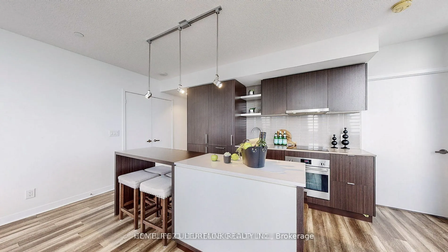 100 Harbour Street, #3907