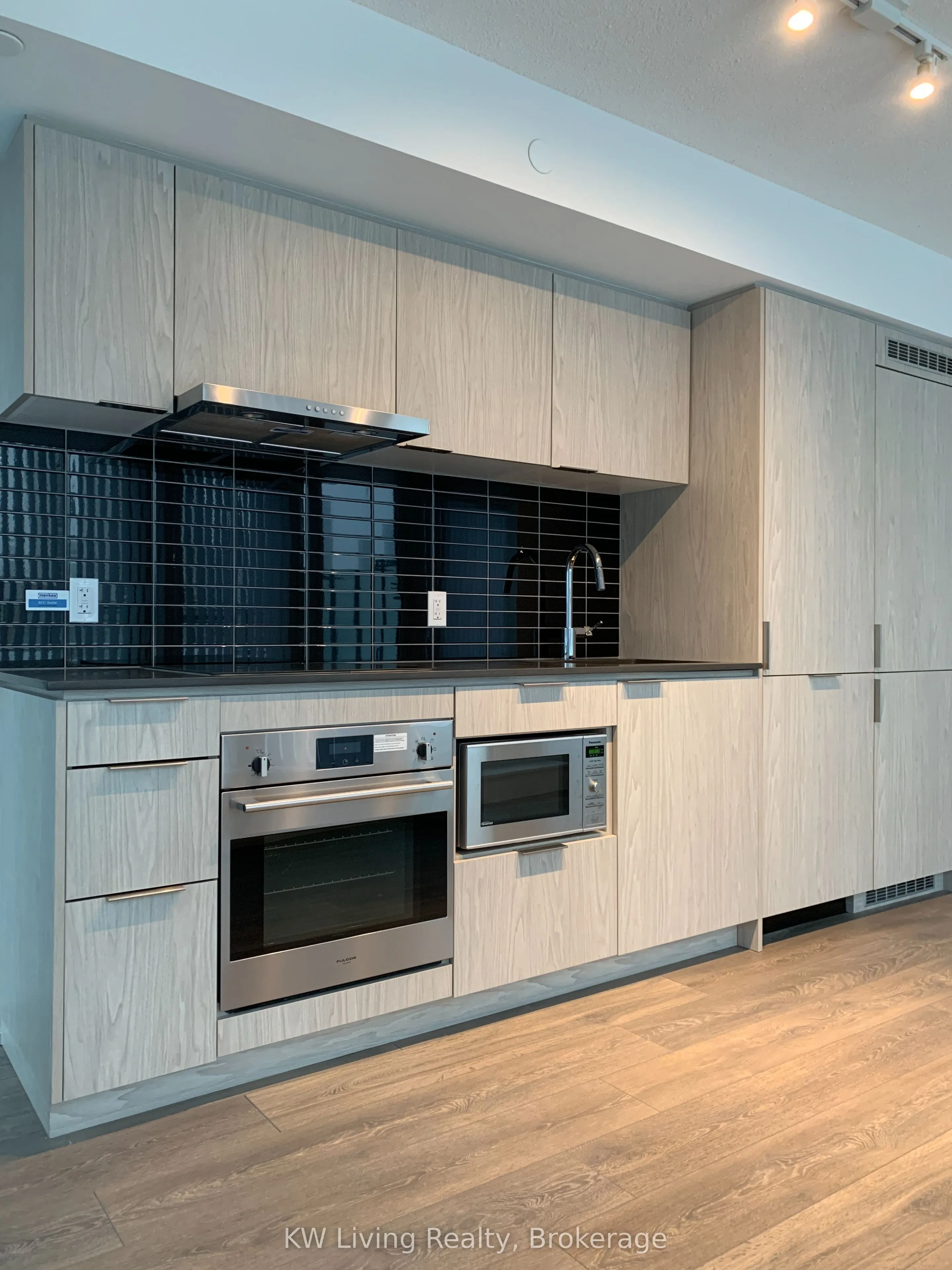 60 Shuter Street, #1211
