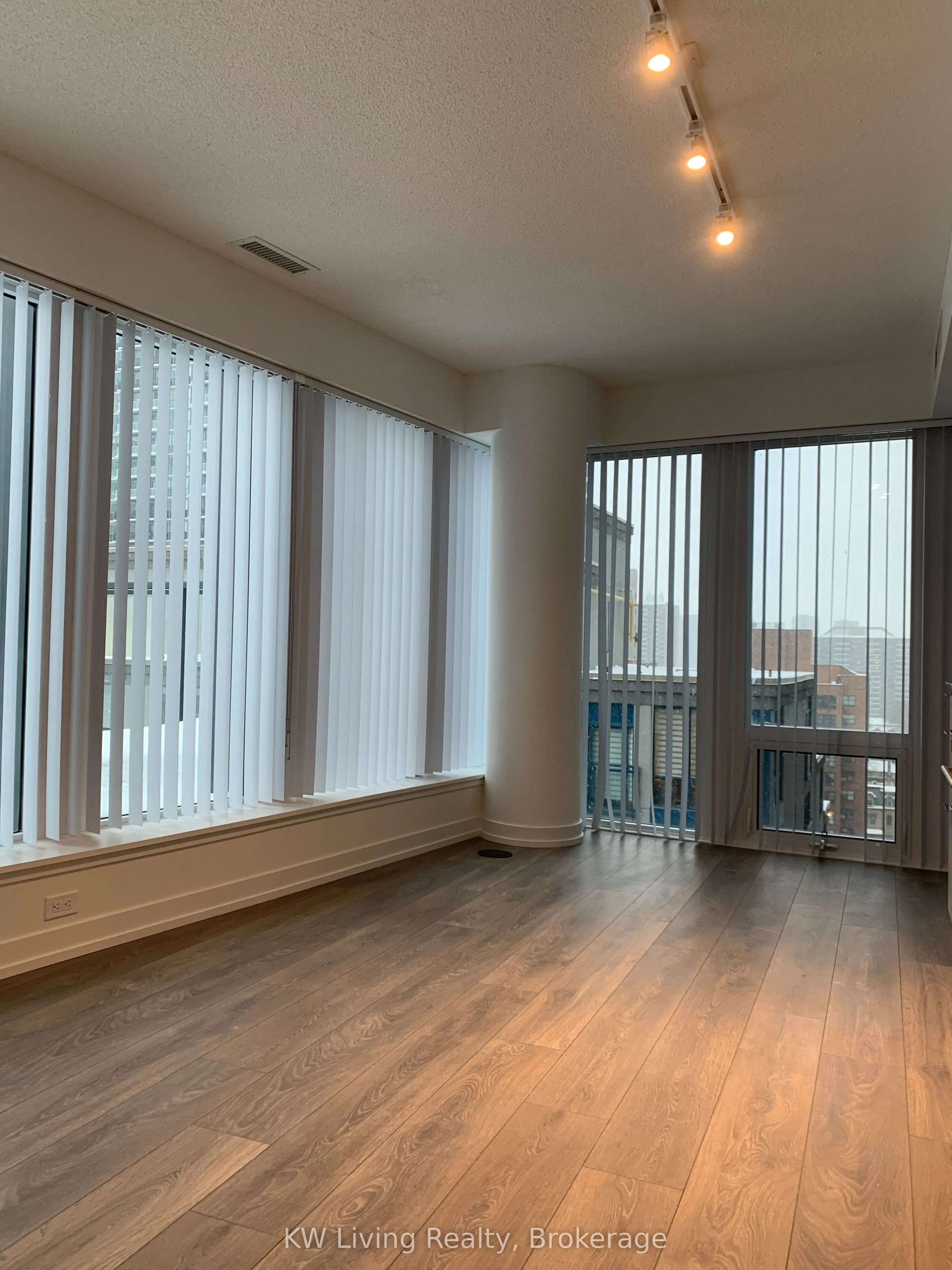 60 Shuter Street, #1211