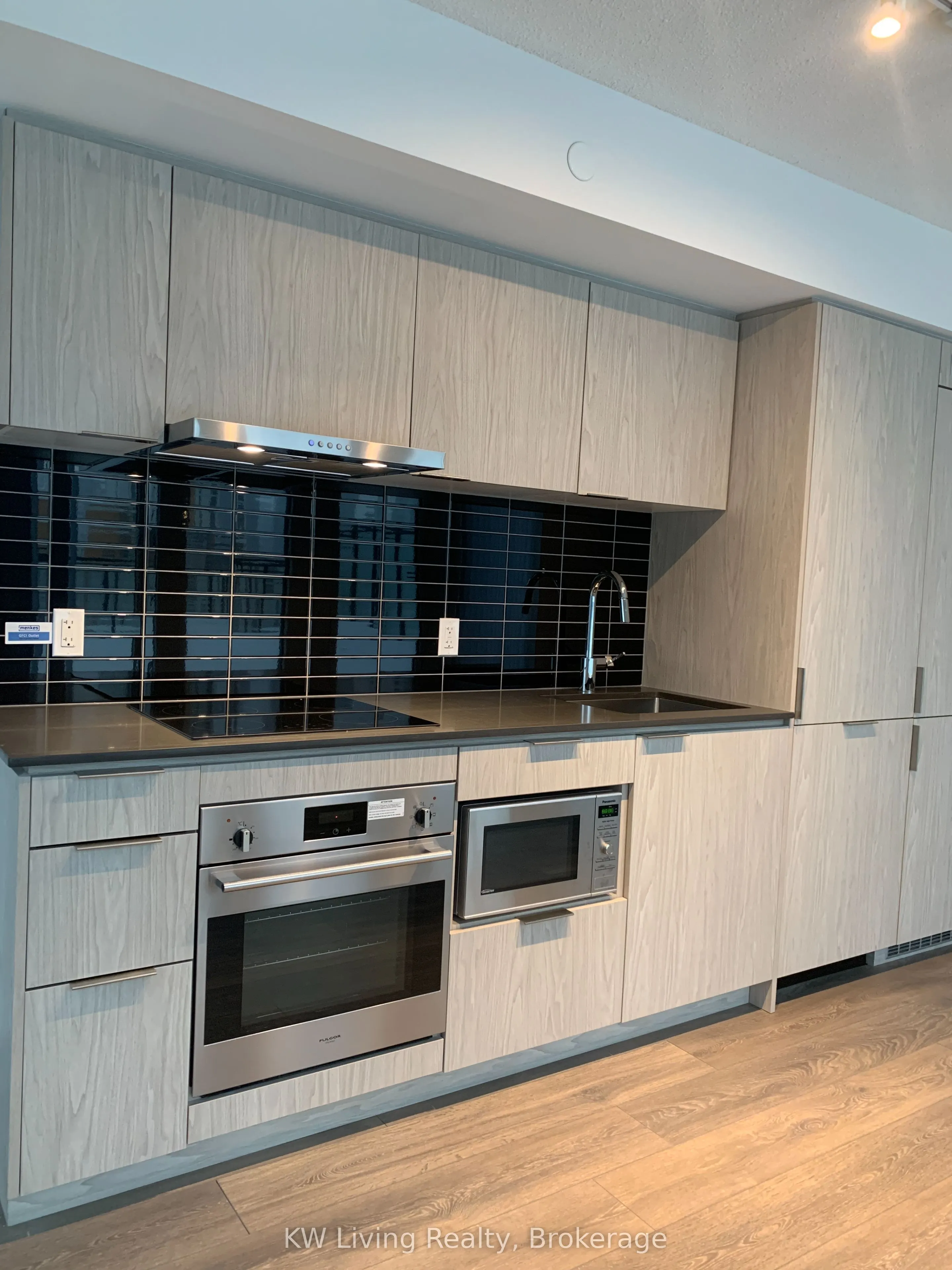 60 Shuter Street, #1211