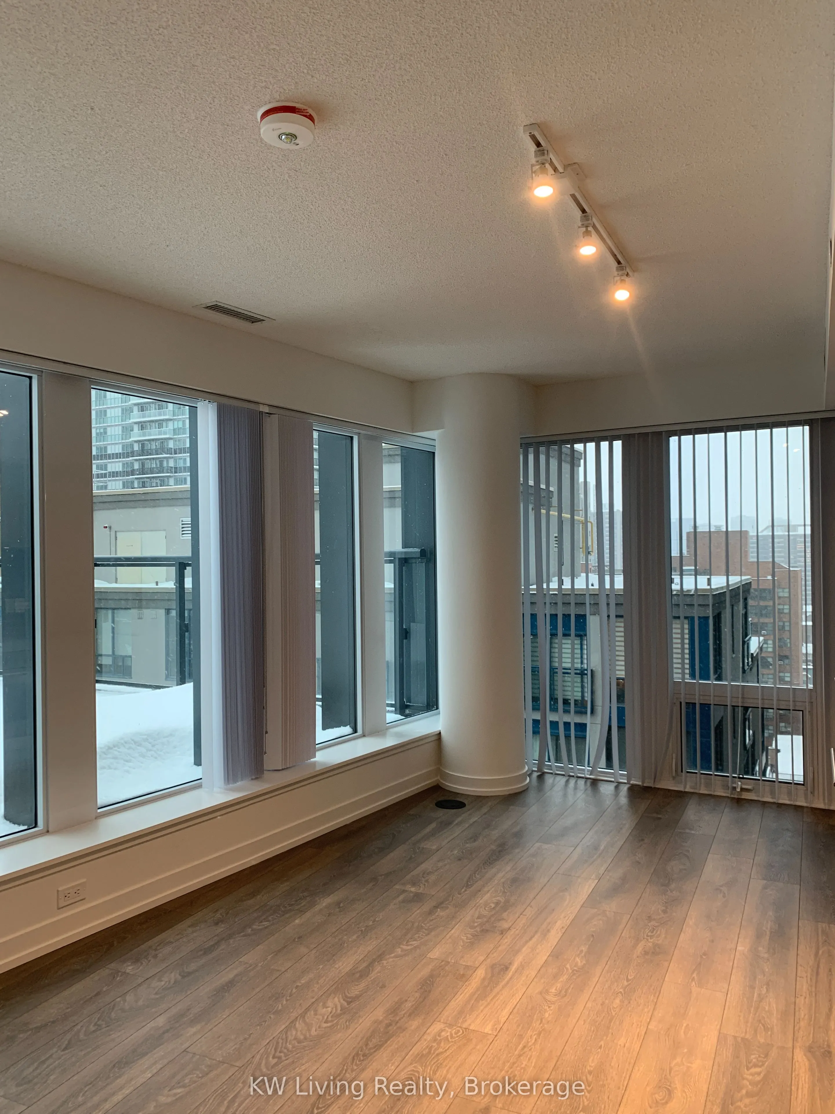 60 Shuter Street, #1211
