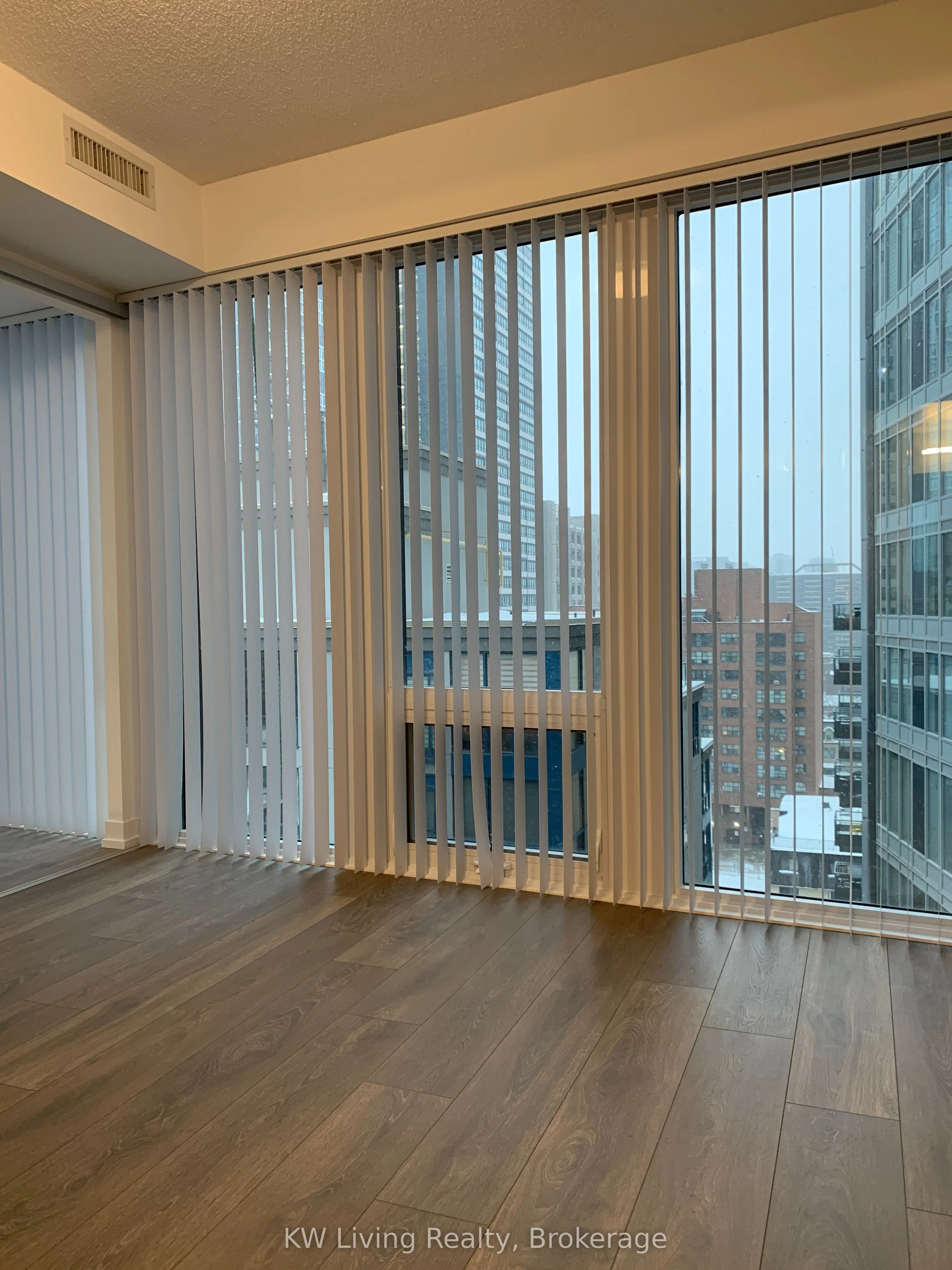 60 Shuter Street, #1211