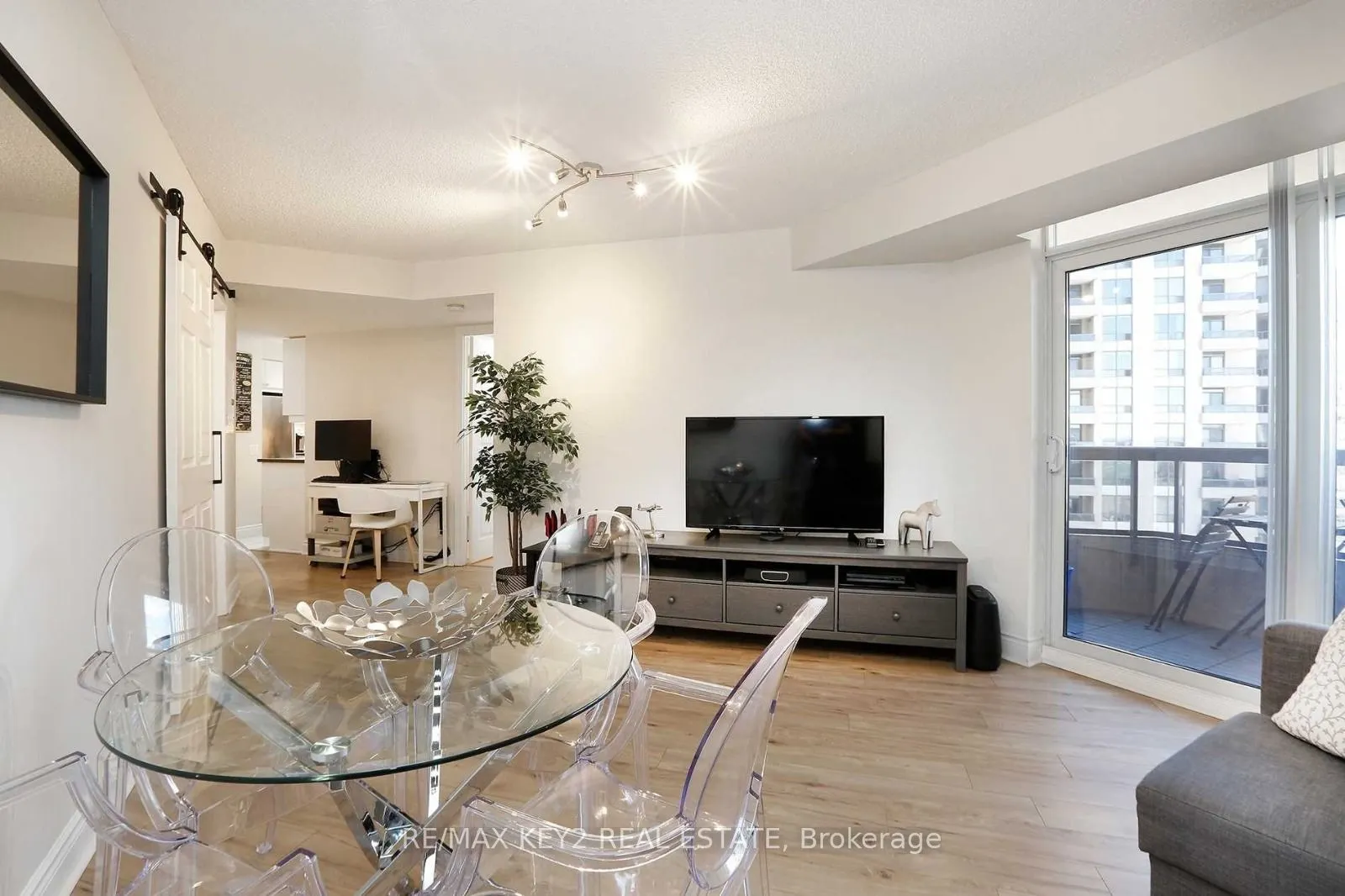 15 Northtown Way, #1329