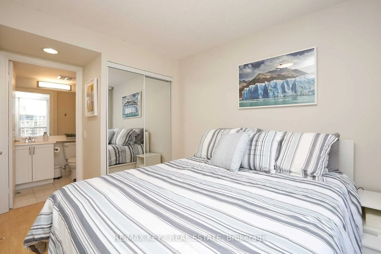 15 Northtown Way, #1329
