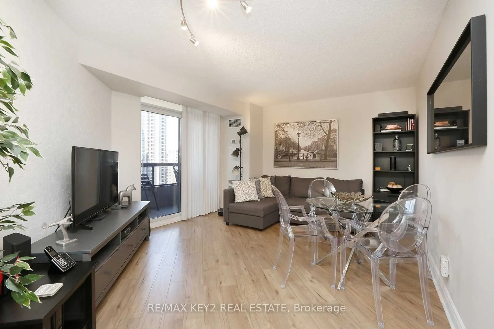 15 Northtown Way, #1329