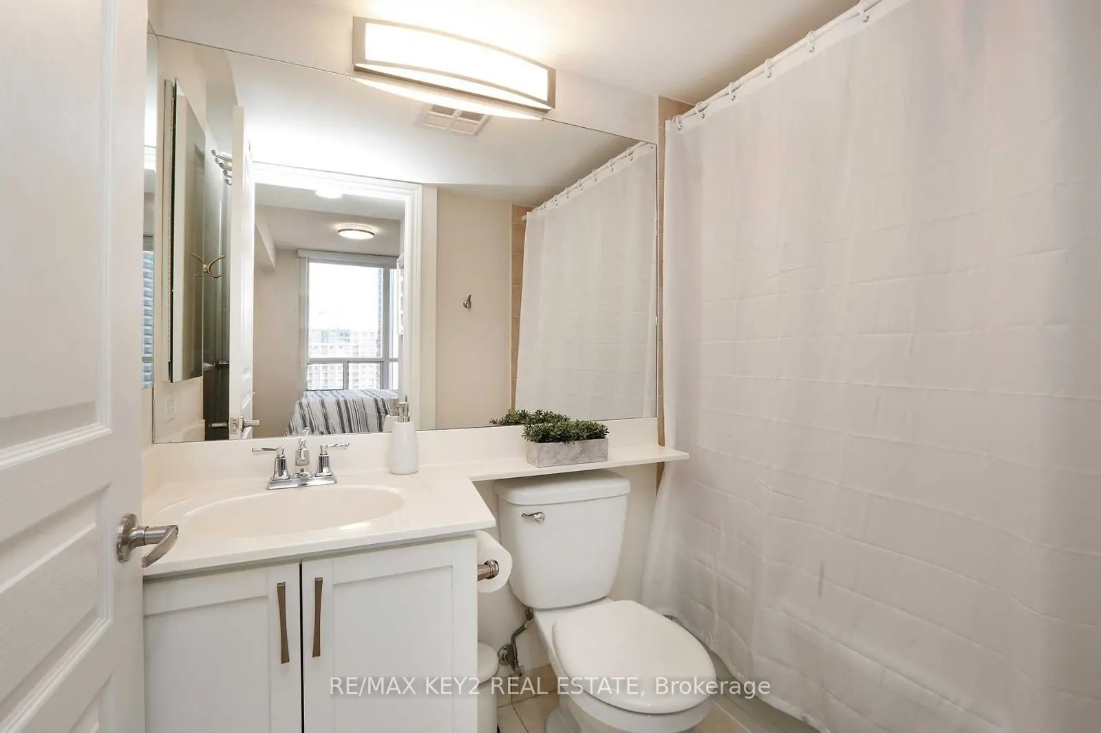 15 Northtown Way, #1329
