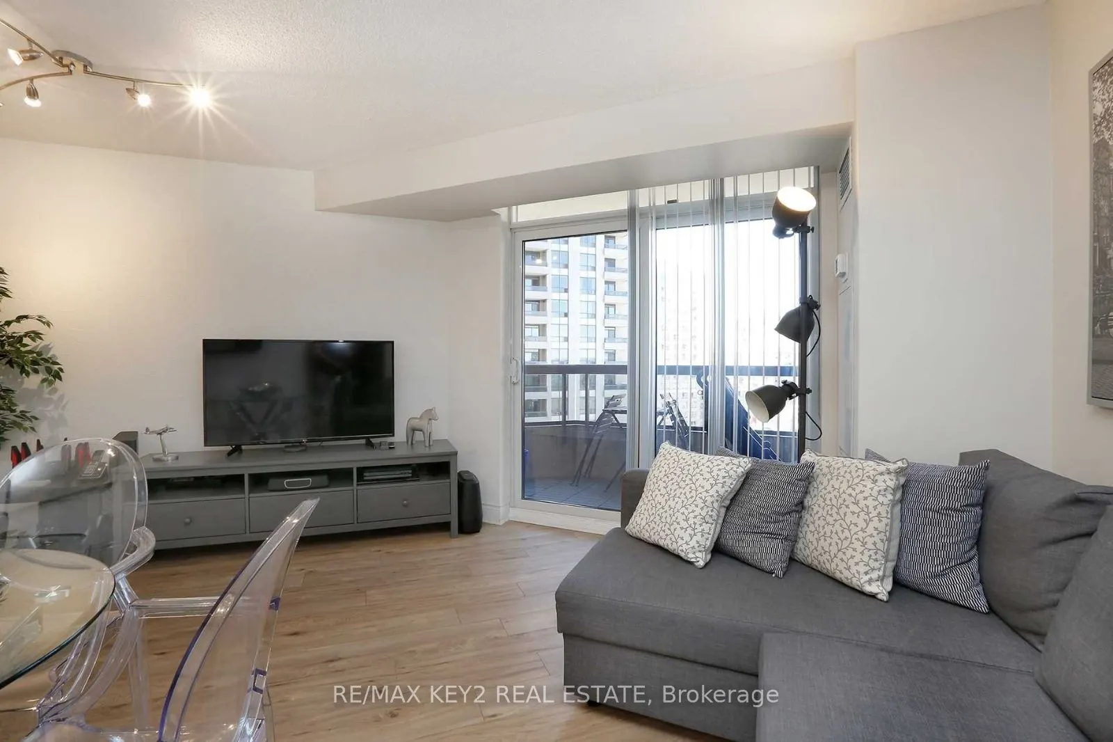 15 Northtown Way, #1329