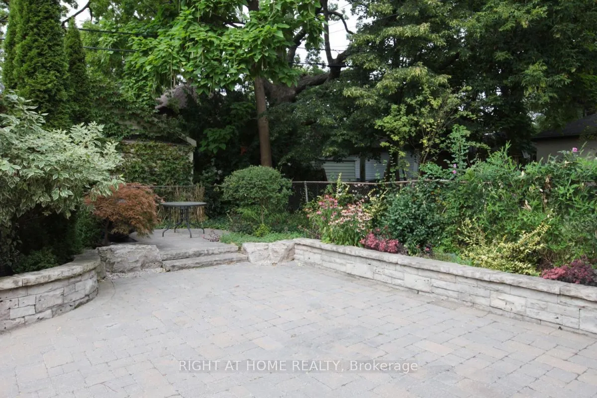 906 Avenue Road, #Main