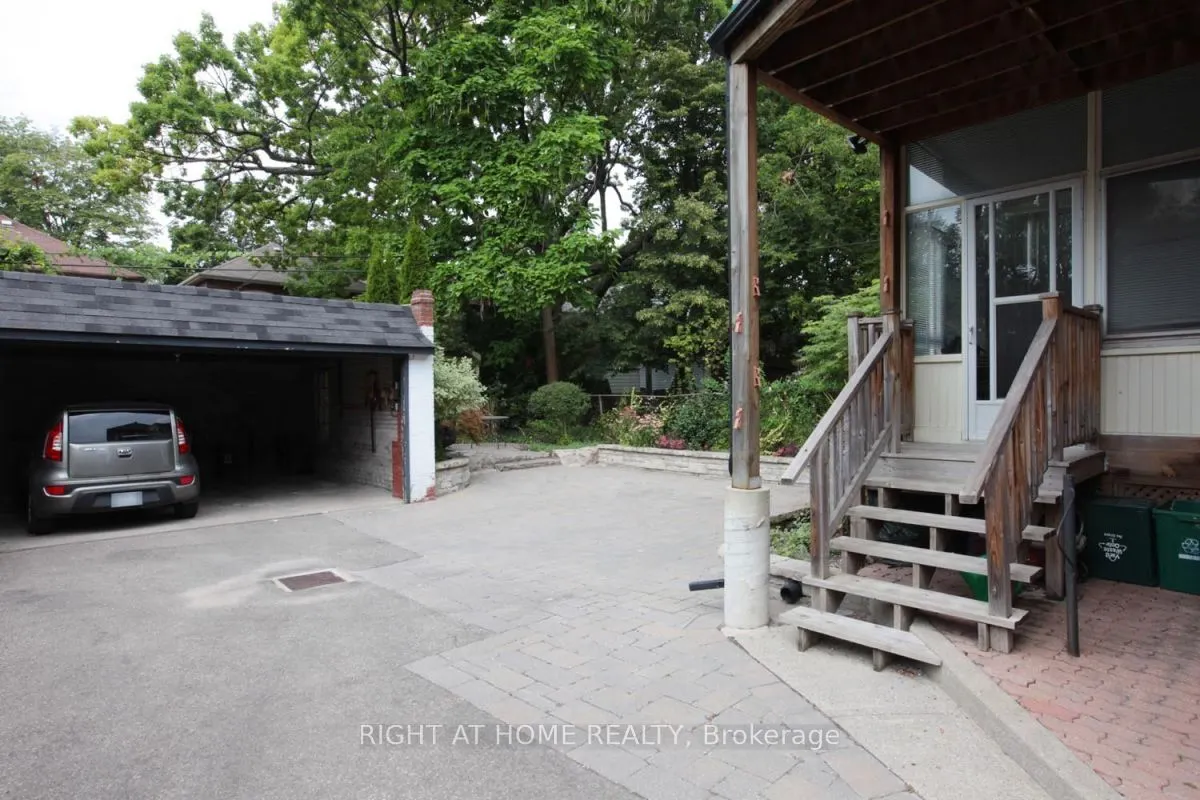 906 Avenue Road, #Main