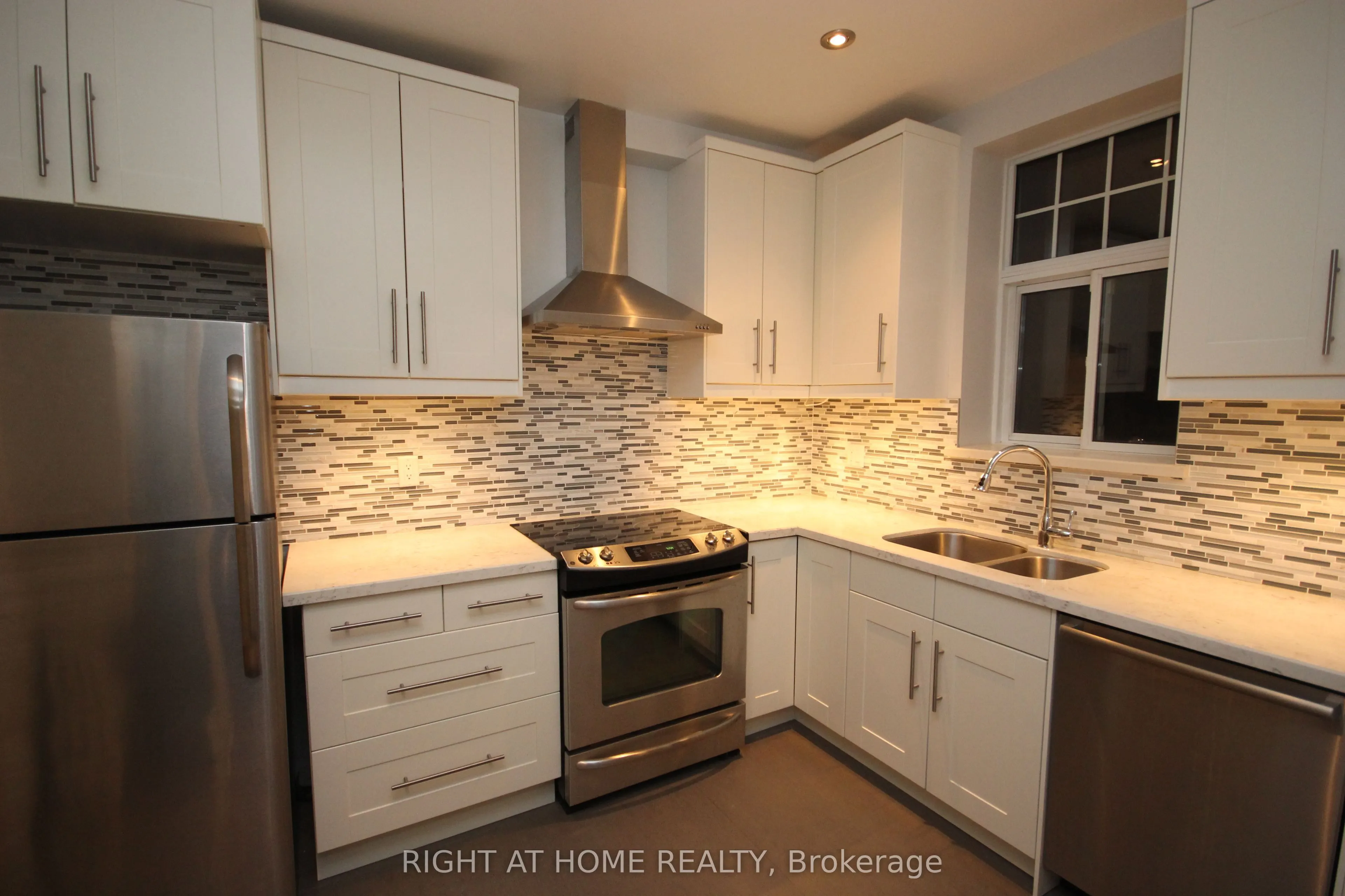 906 Avenue Road, #Main