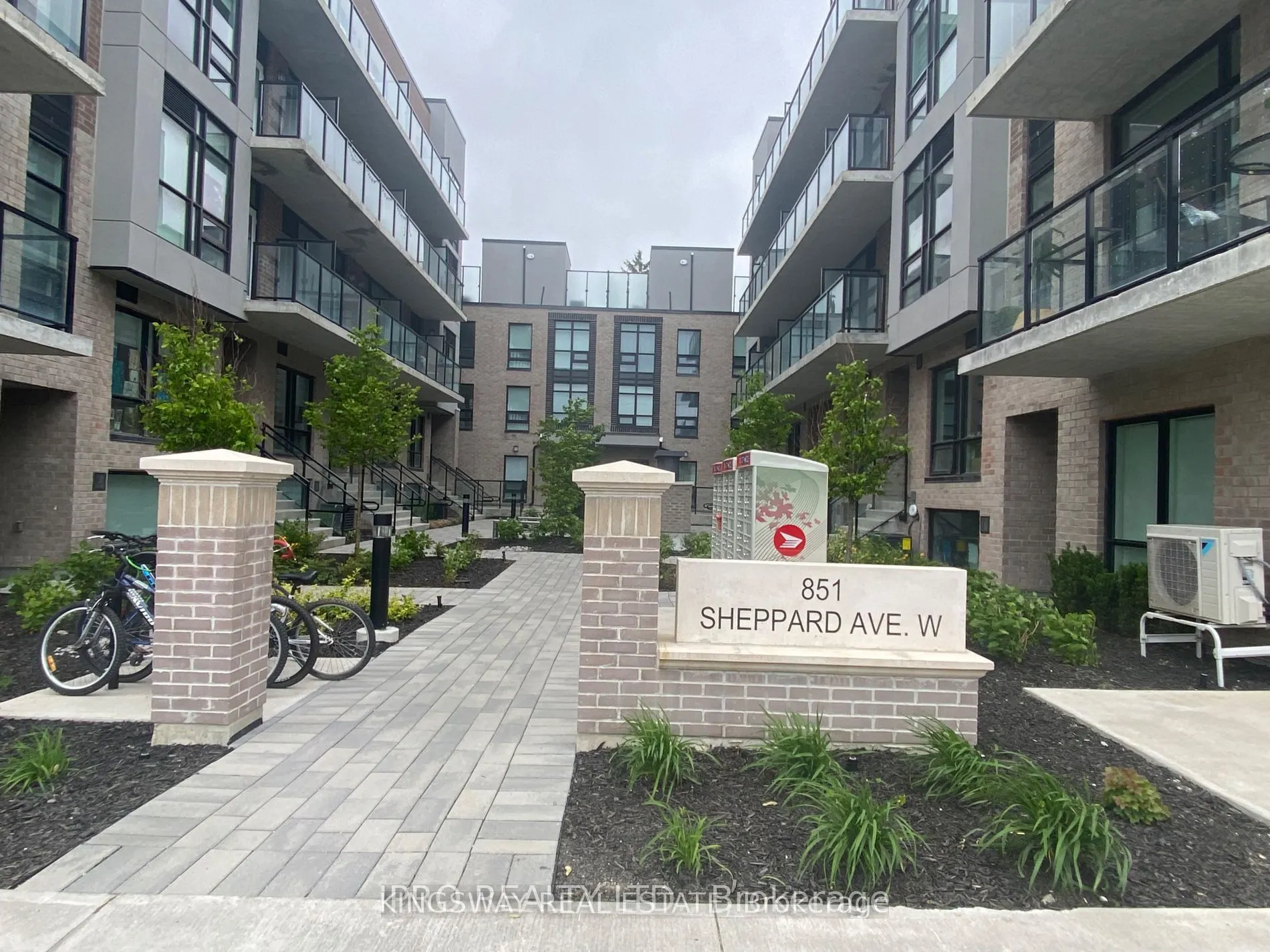 851 Sheppard Avenue W, #33
