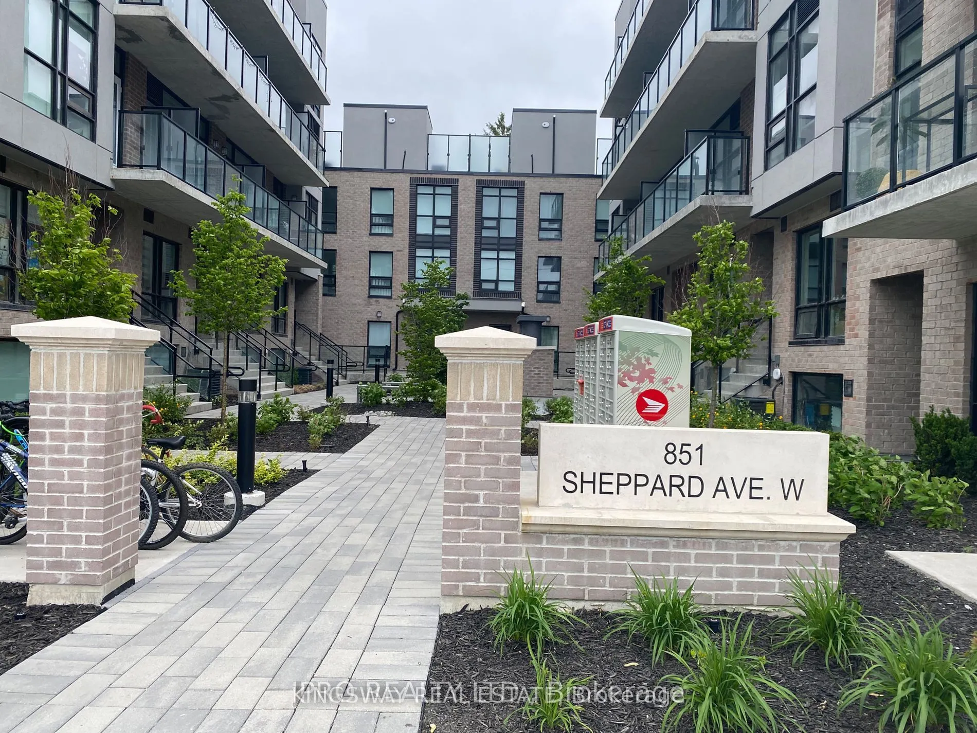 851 Sheppard Avenue W, #33