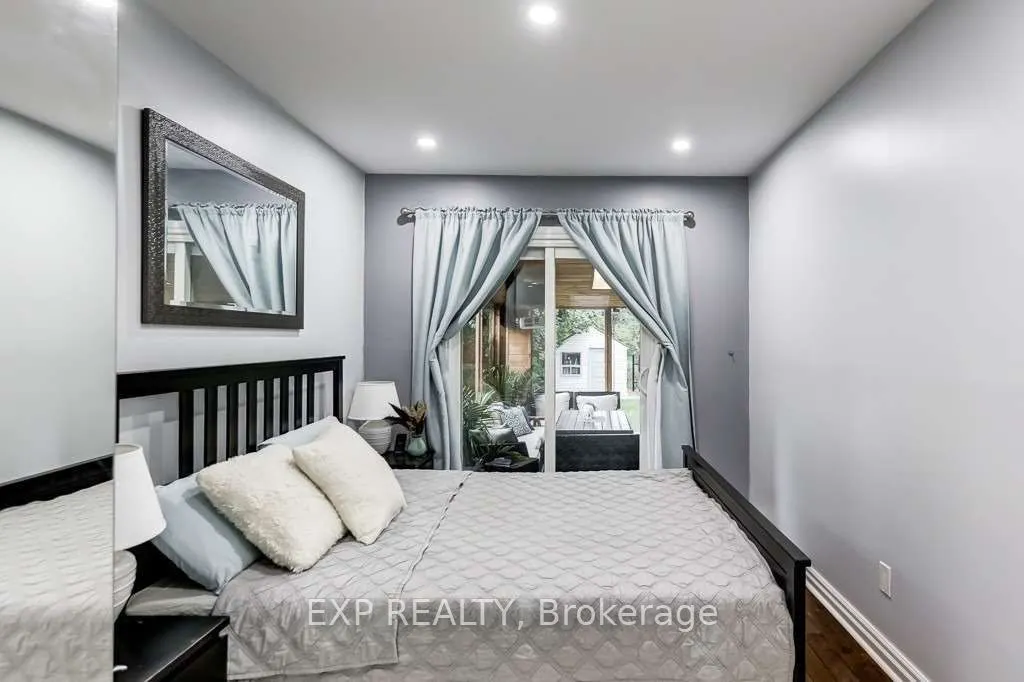 72 Billington Crescent, #Upper