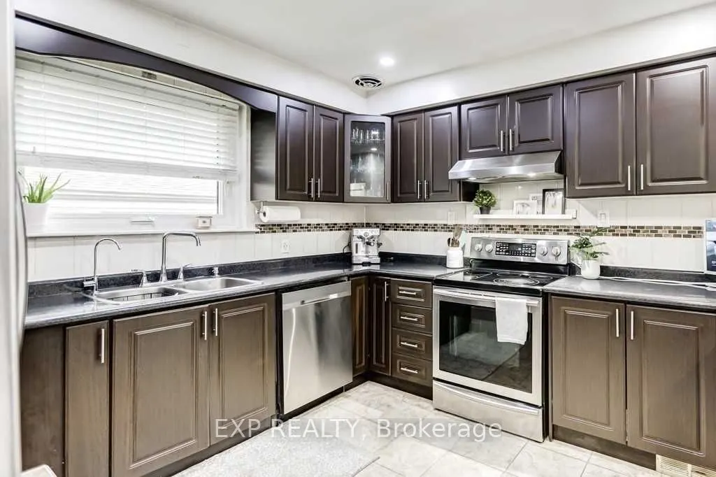 72 Billington Crescent, #Upper