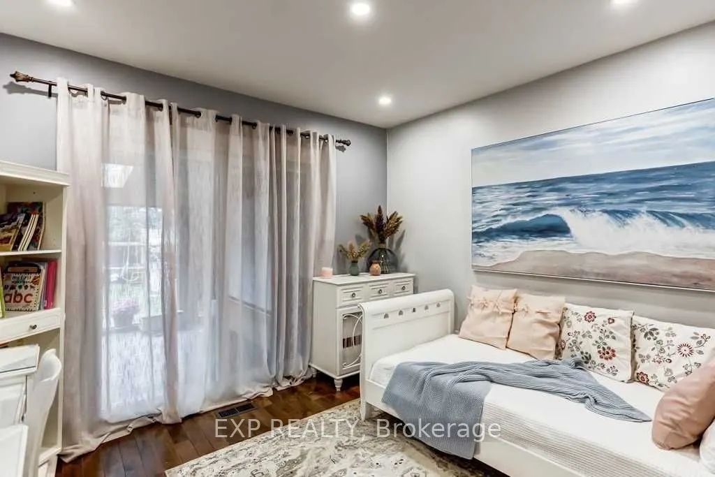 72 Billington Crescent, #Upper