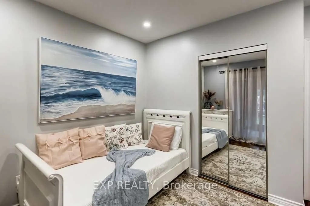 72 Billington Crescent, #Upper
