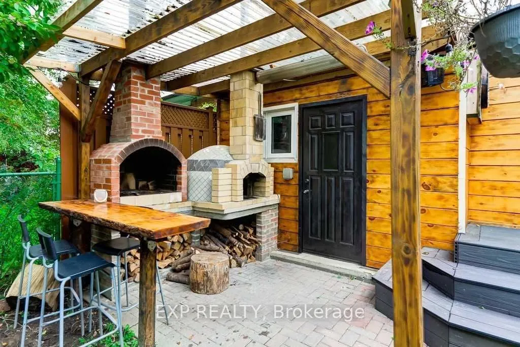 72 Billington Crescent, #Upper