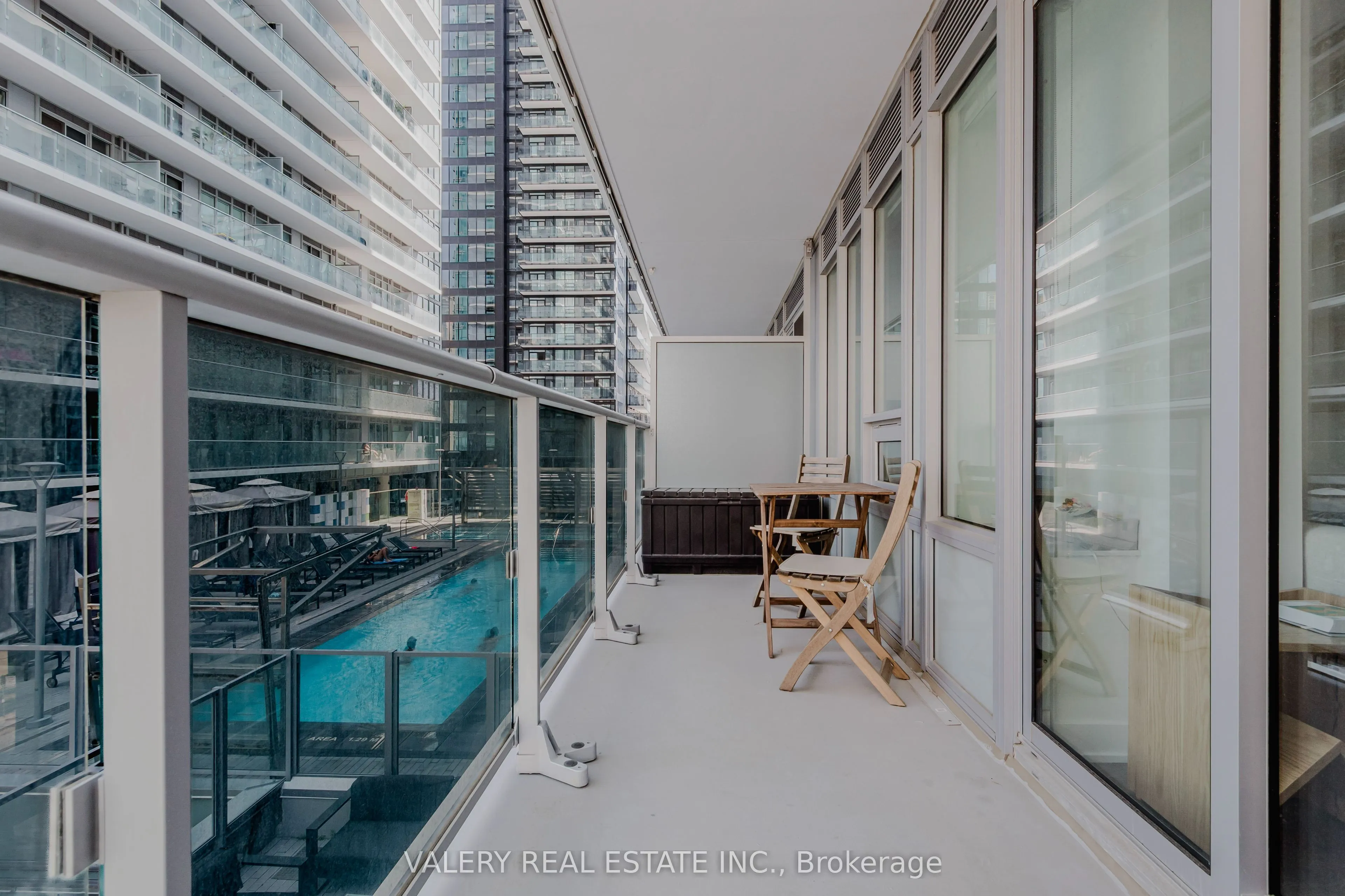 195 Redpath Avenue, #712