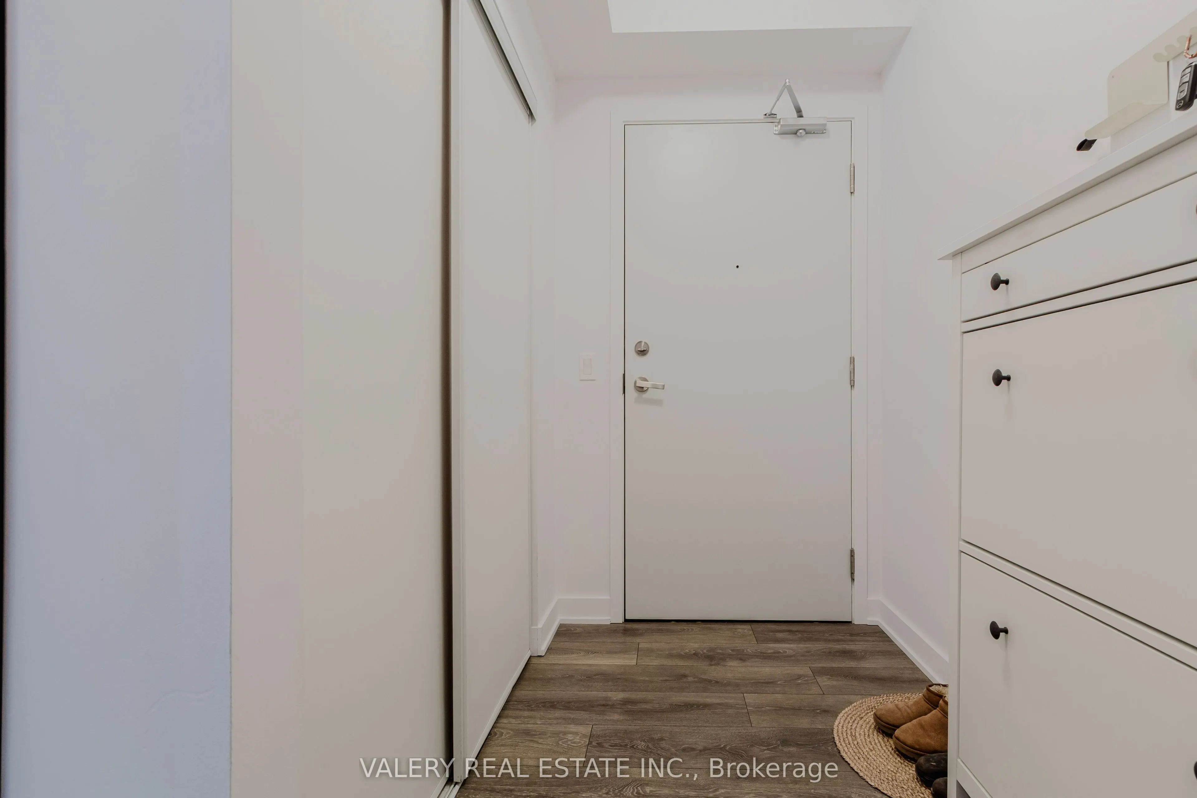 195 Redpath Avenue, #712