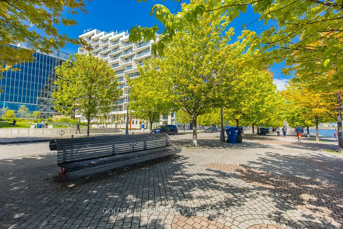 118 Merchants' Wharf, #702