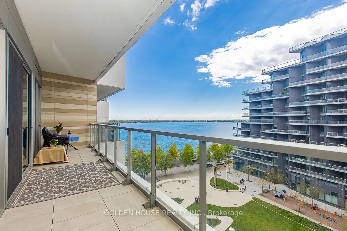 118 Merchants' Wharf, #702