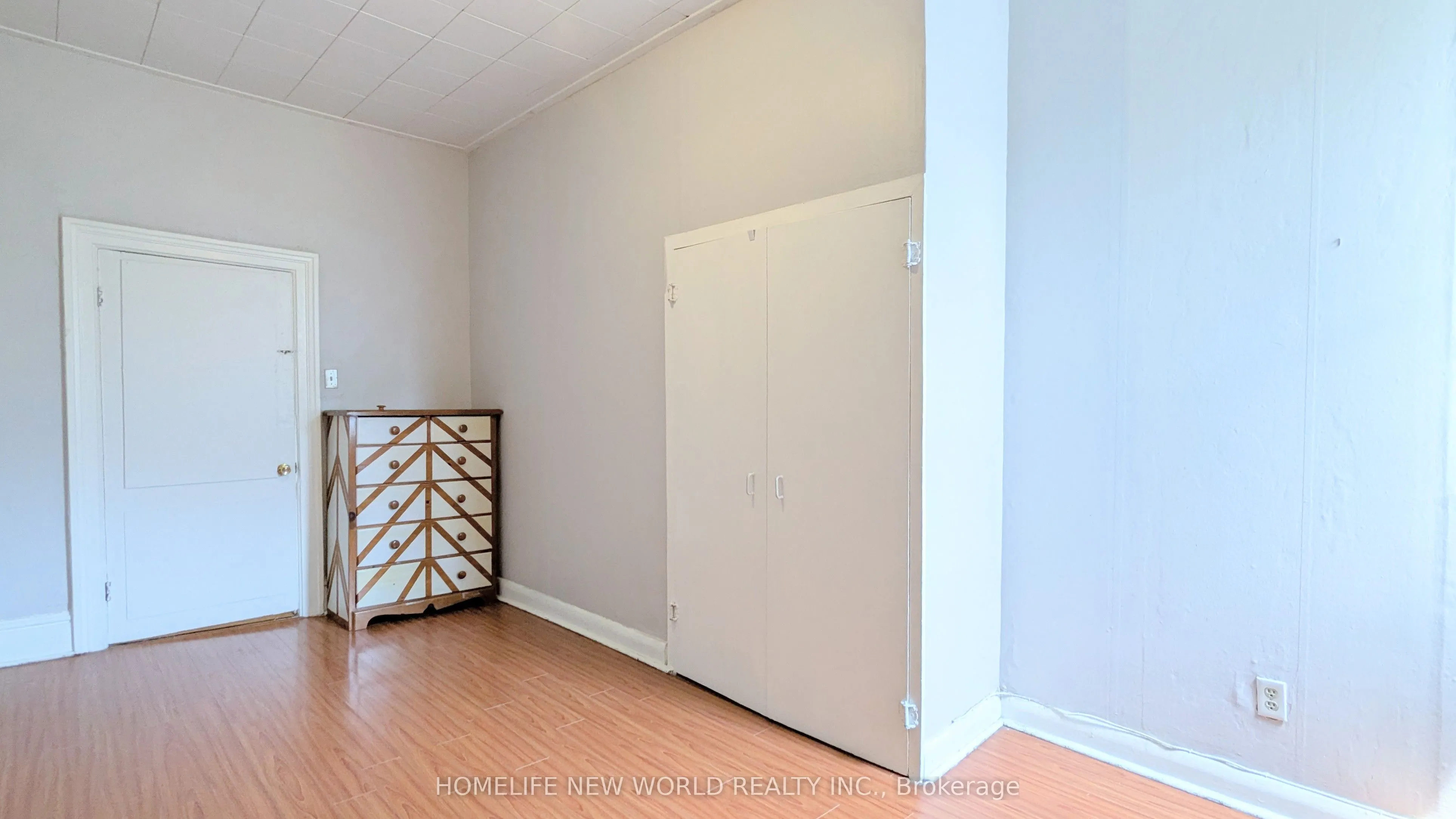 444 Queen Street W, #Floor 3