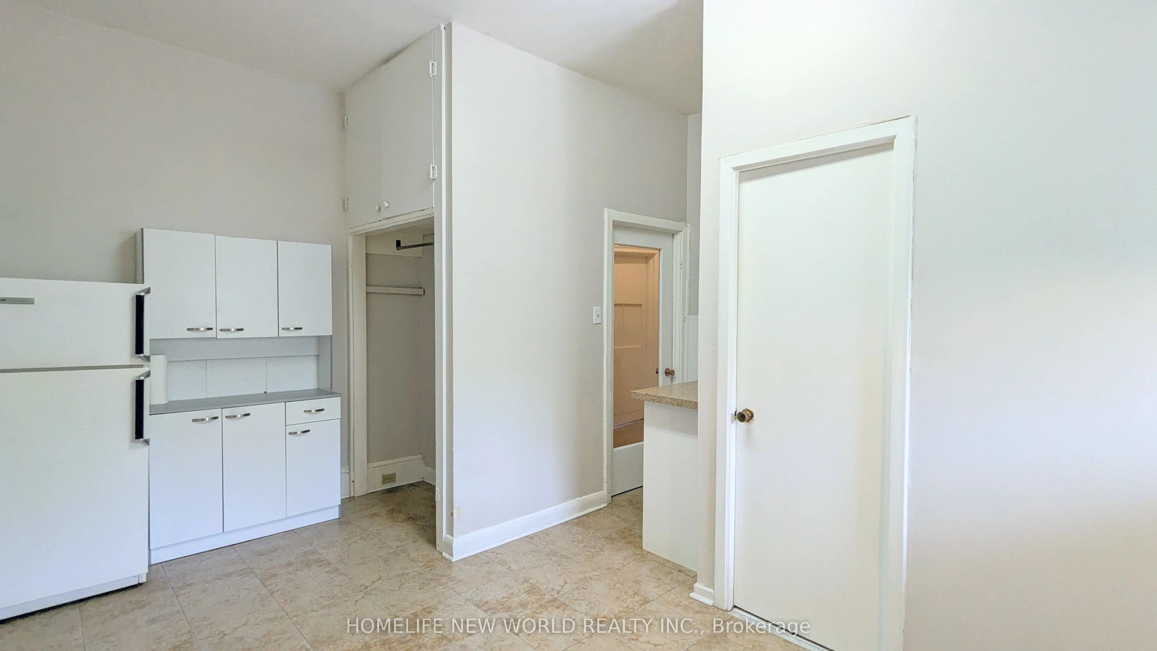 444 Queen Street W, #Floor 3