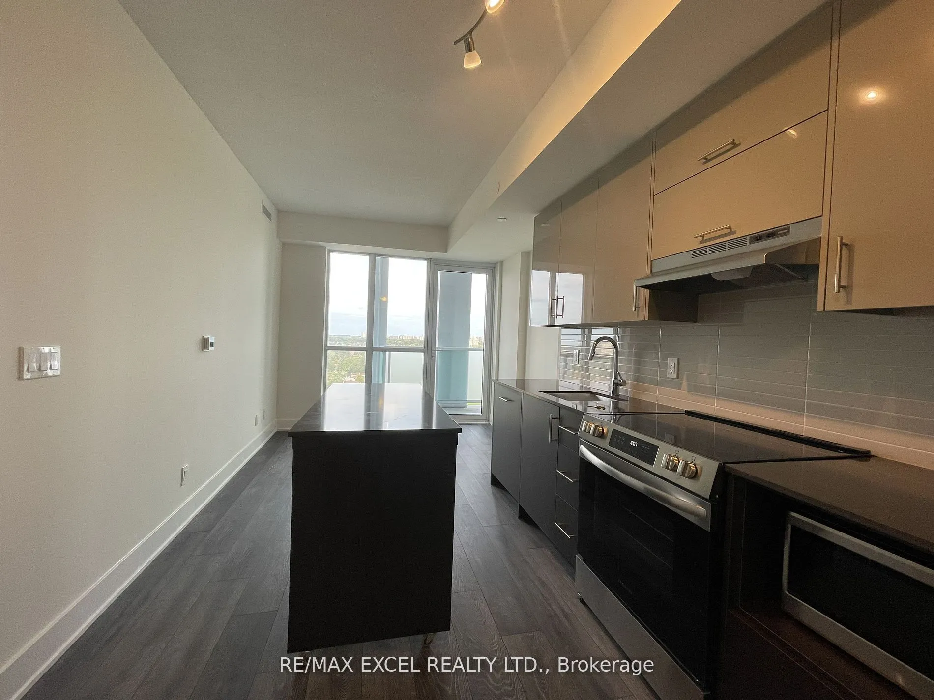 188 Fairview Mall Drive, #1808
