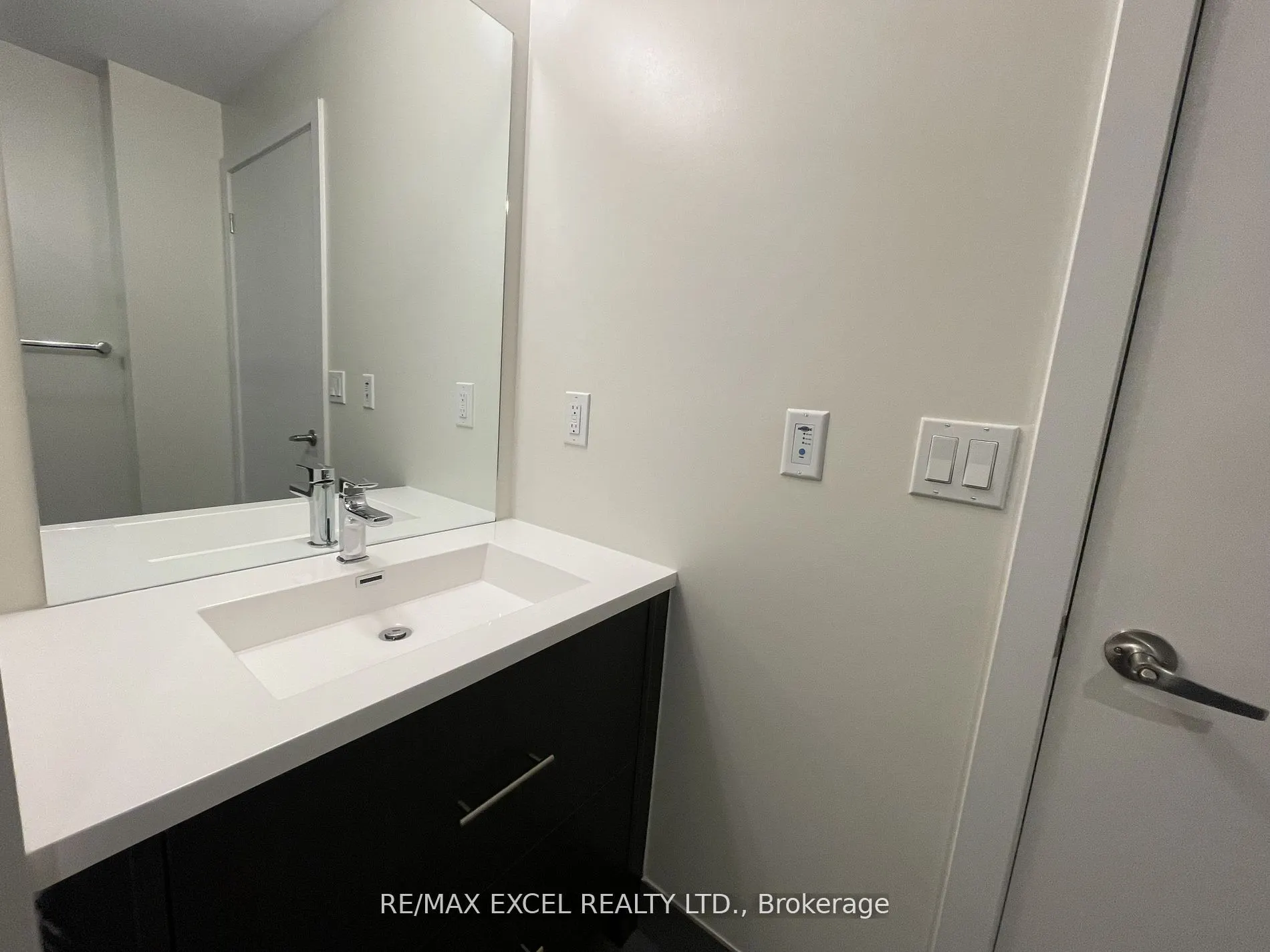 188 Fairview Mall Drive, #1808
