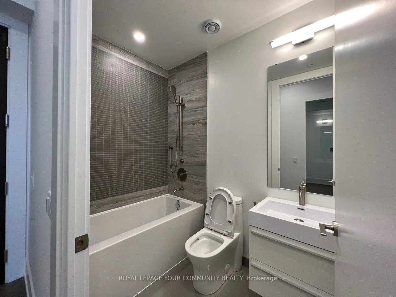 39 Roehampton Avenue, #4410