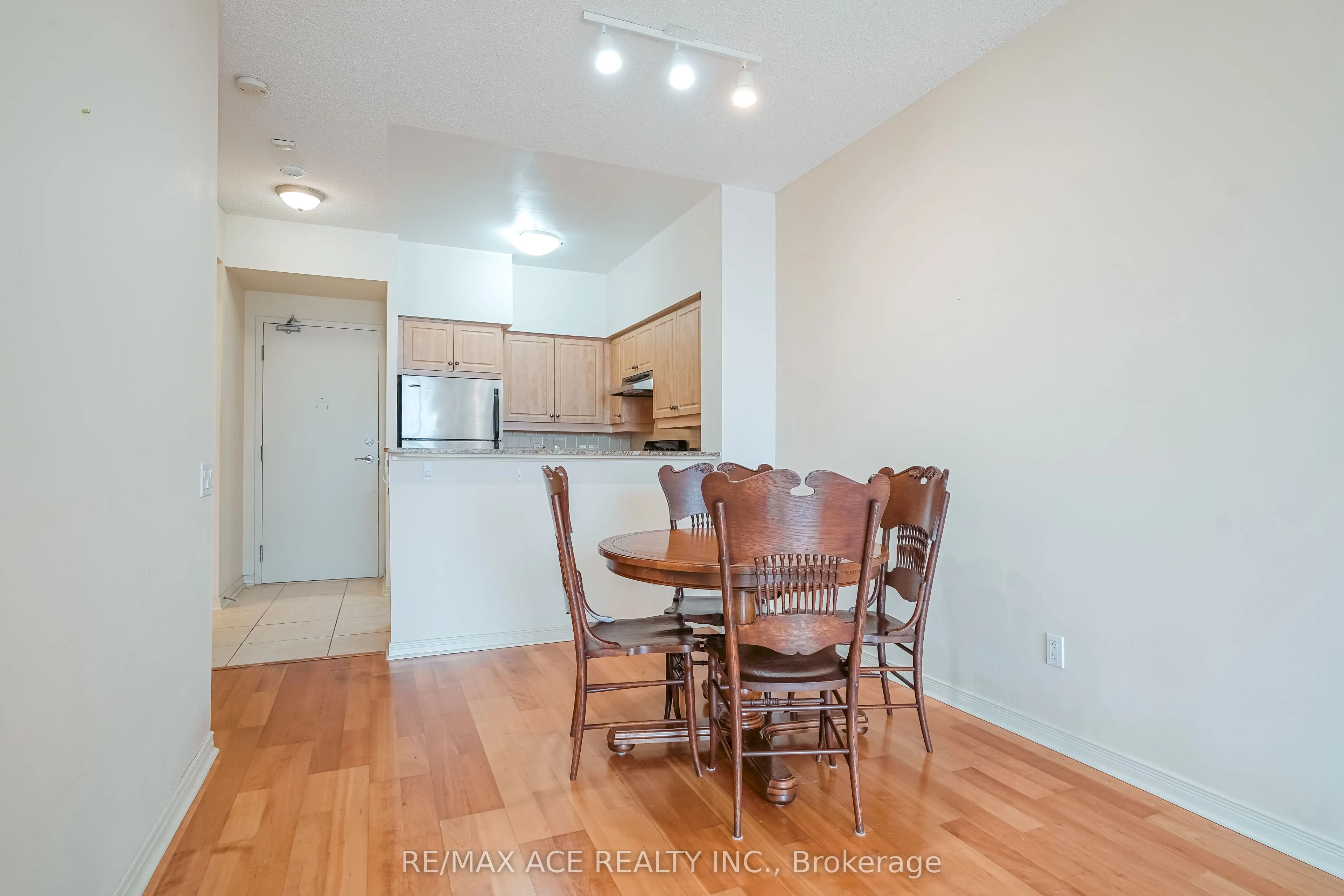 481 Rosewell Avenue N, #408