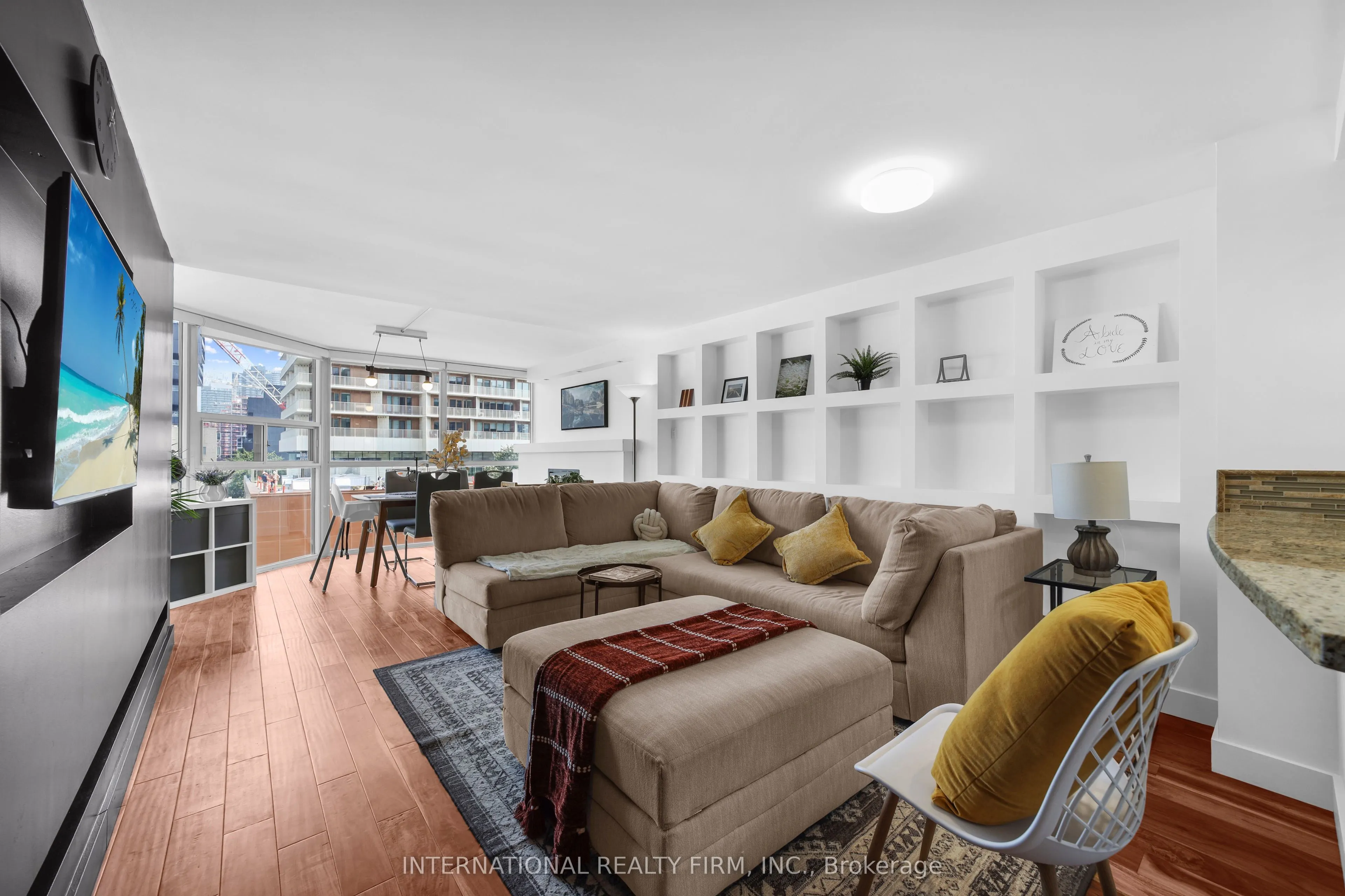 701 King Street W, #713