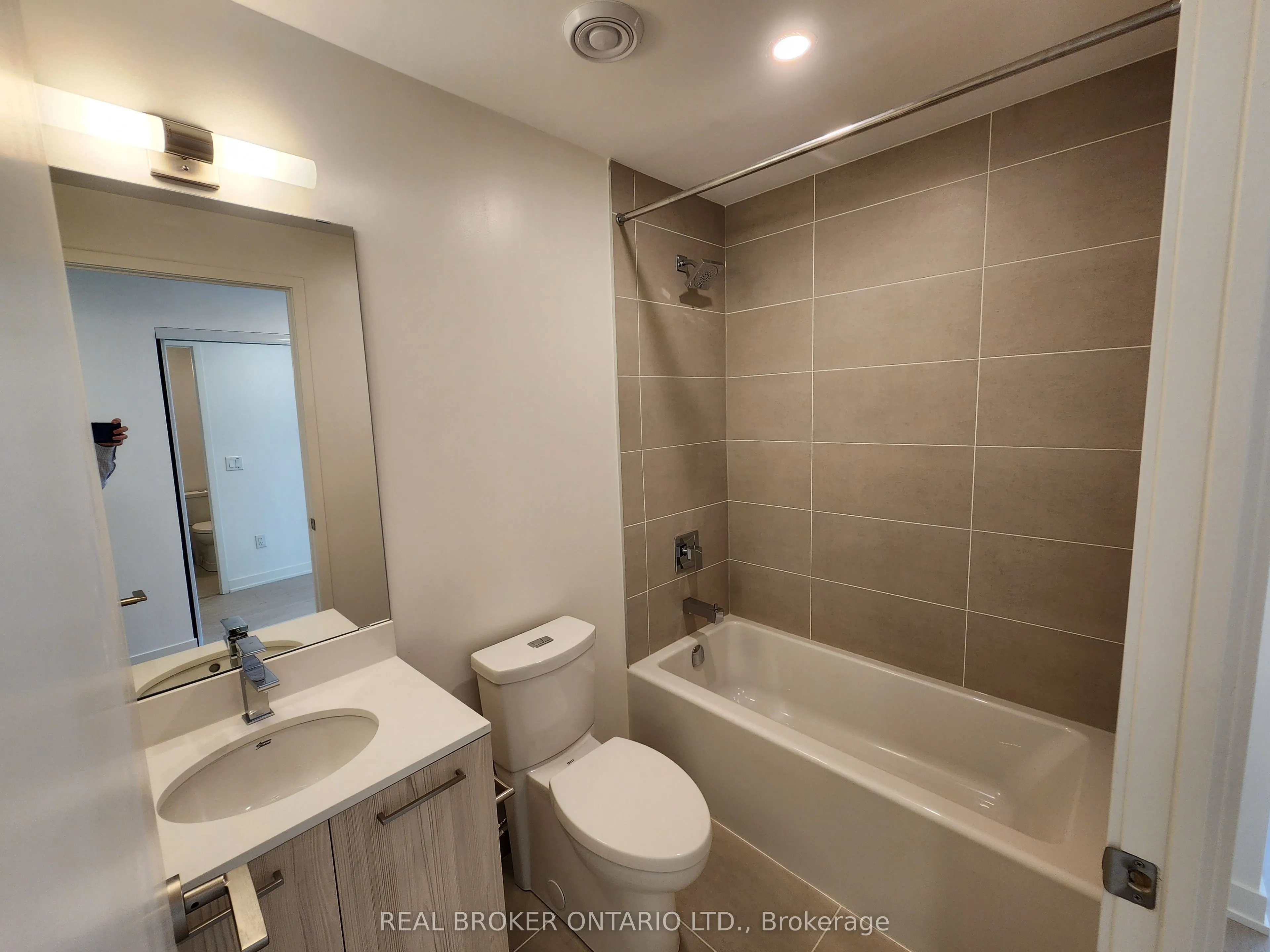 65 Mutual Street, #2406