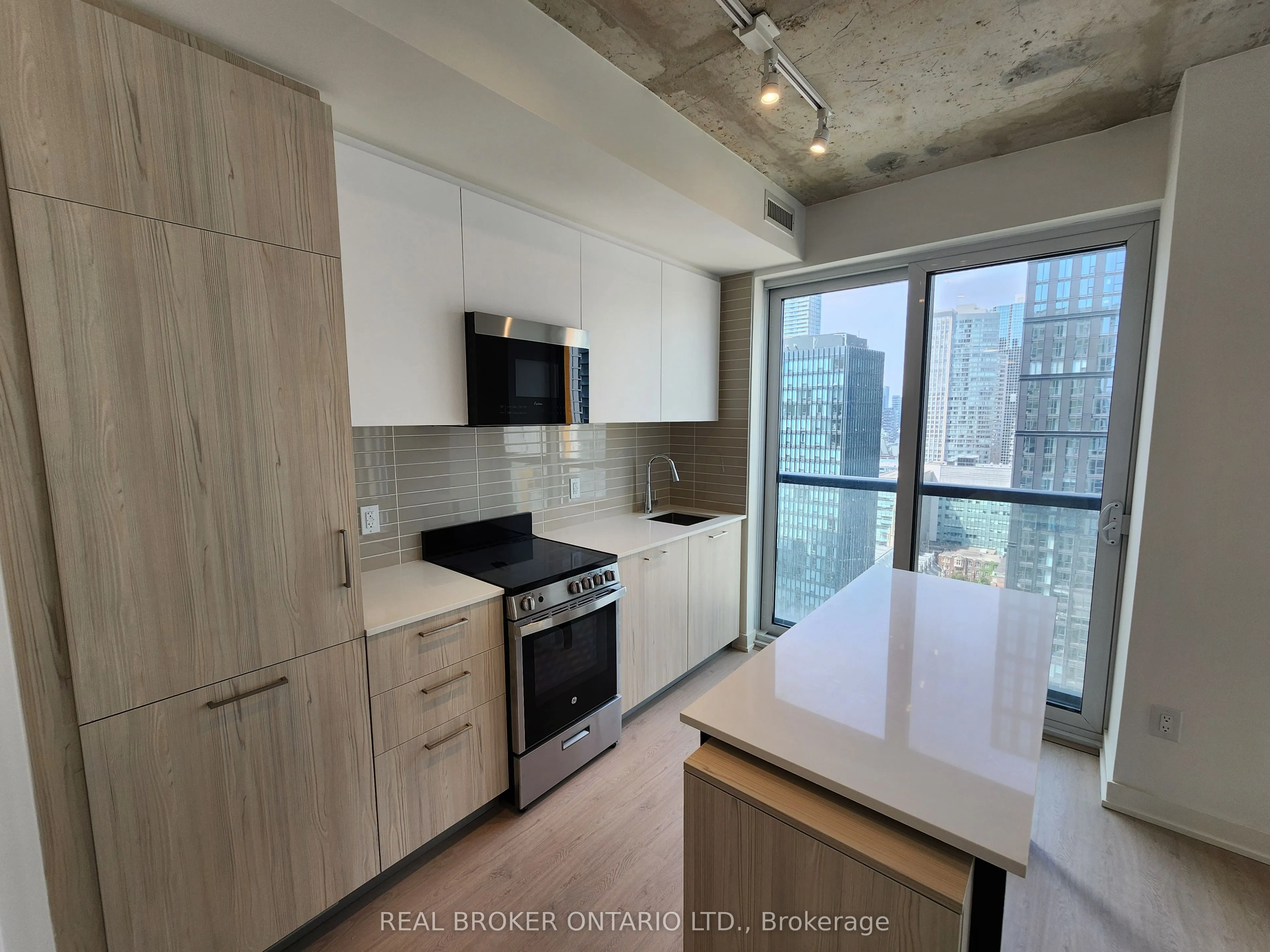 65 Mutual Street, #2406