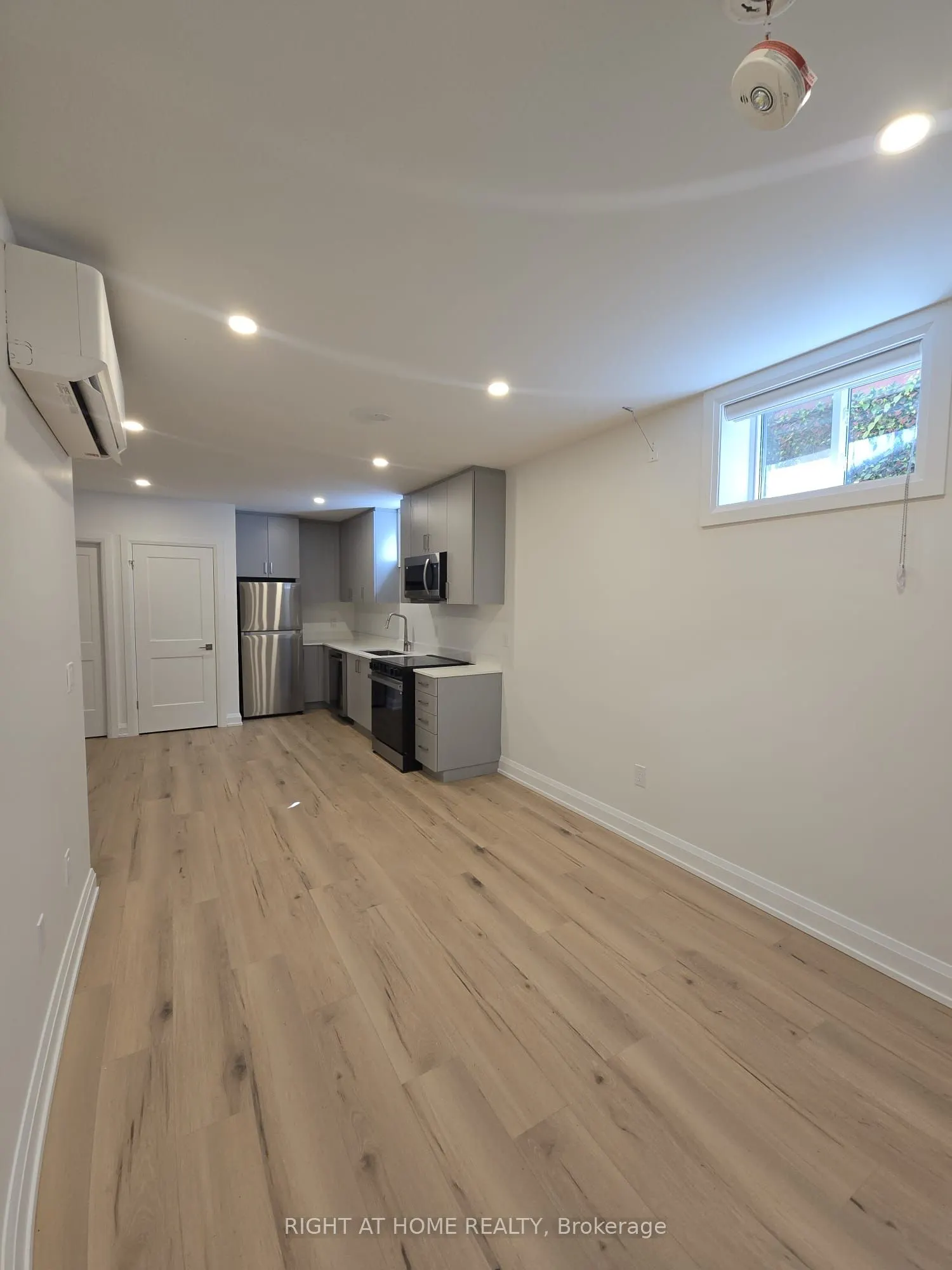 696 Winona Drive, #B