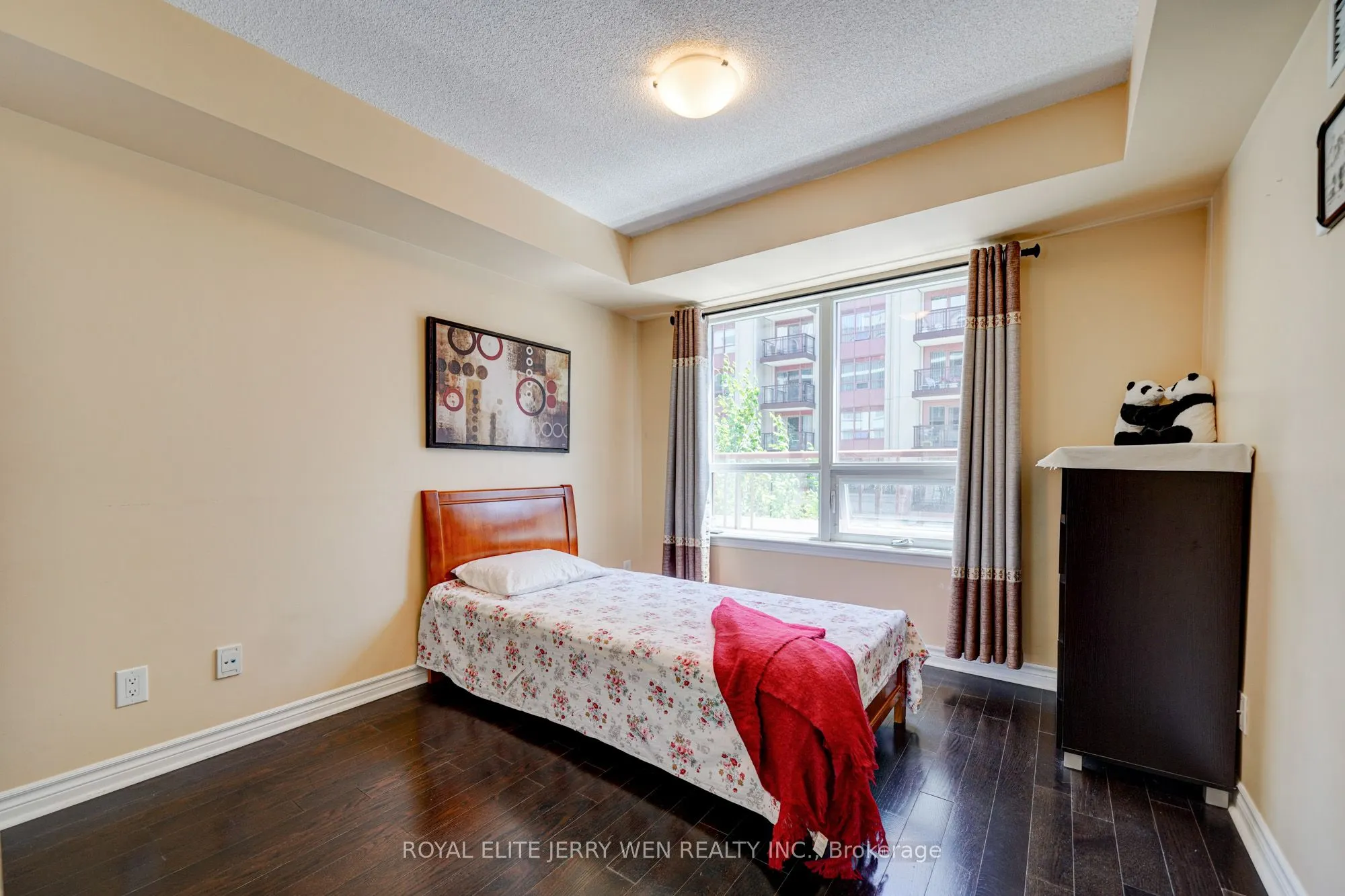 27 Rean Drive, #304