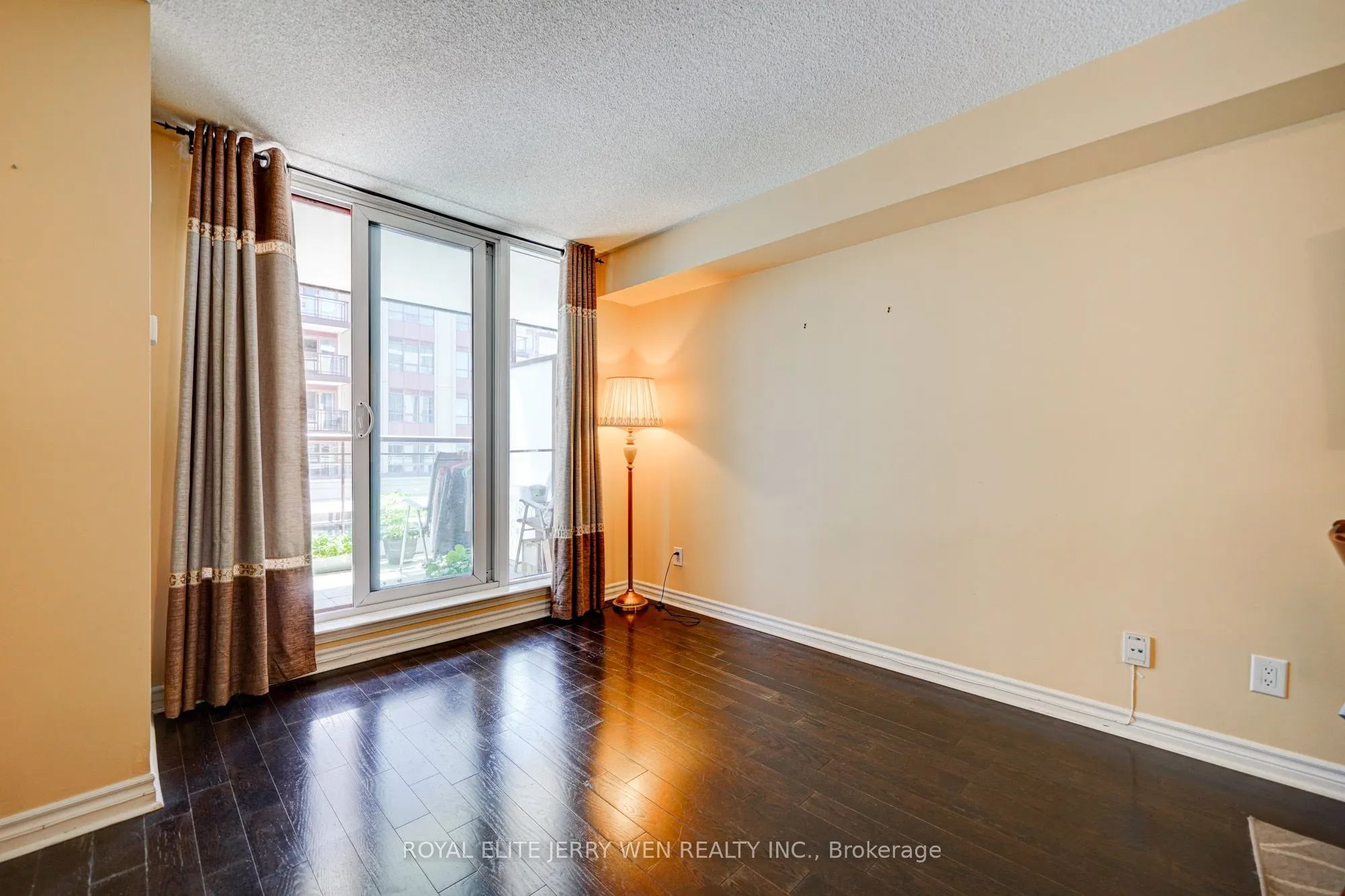 27 Rean Drive, #304