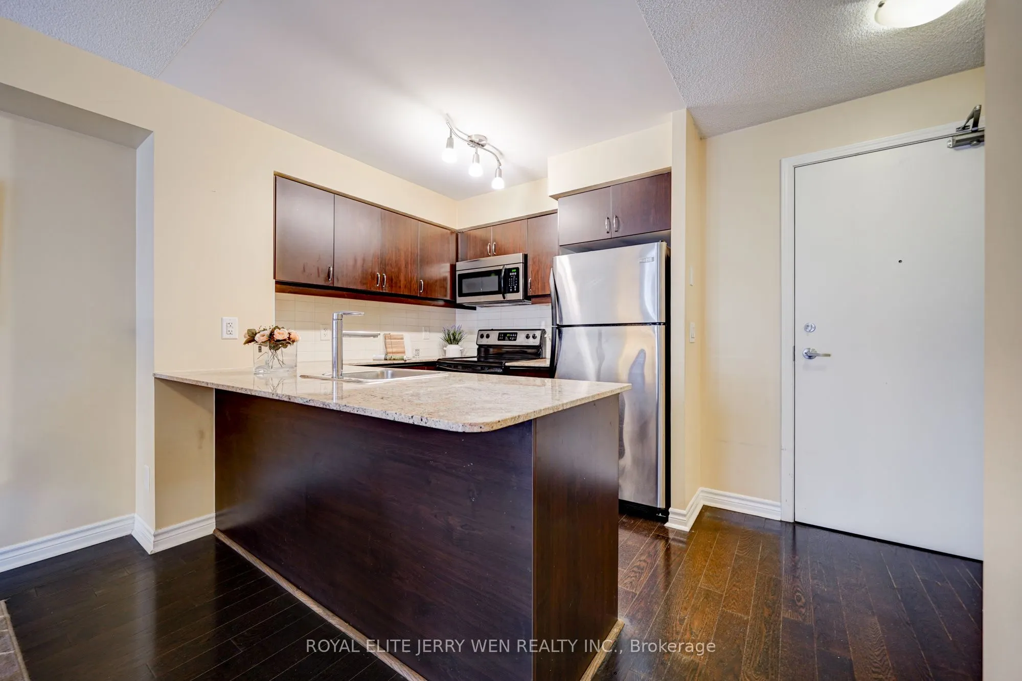 27 Rean Drive, #304