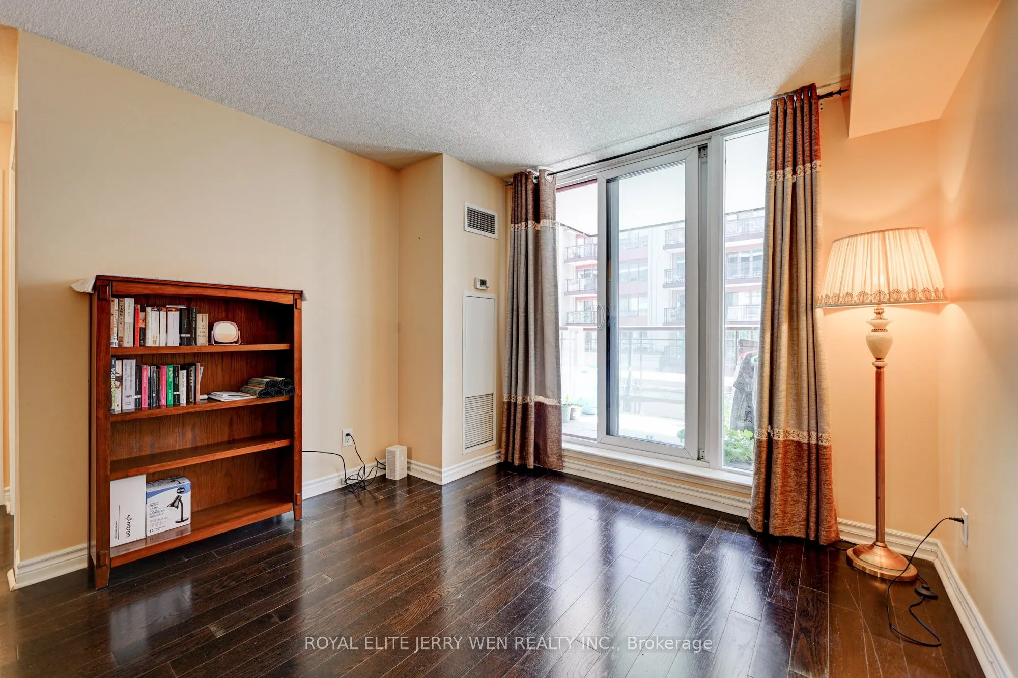 27 Rean Drive, #304