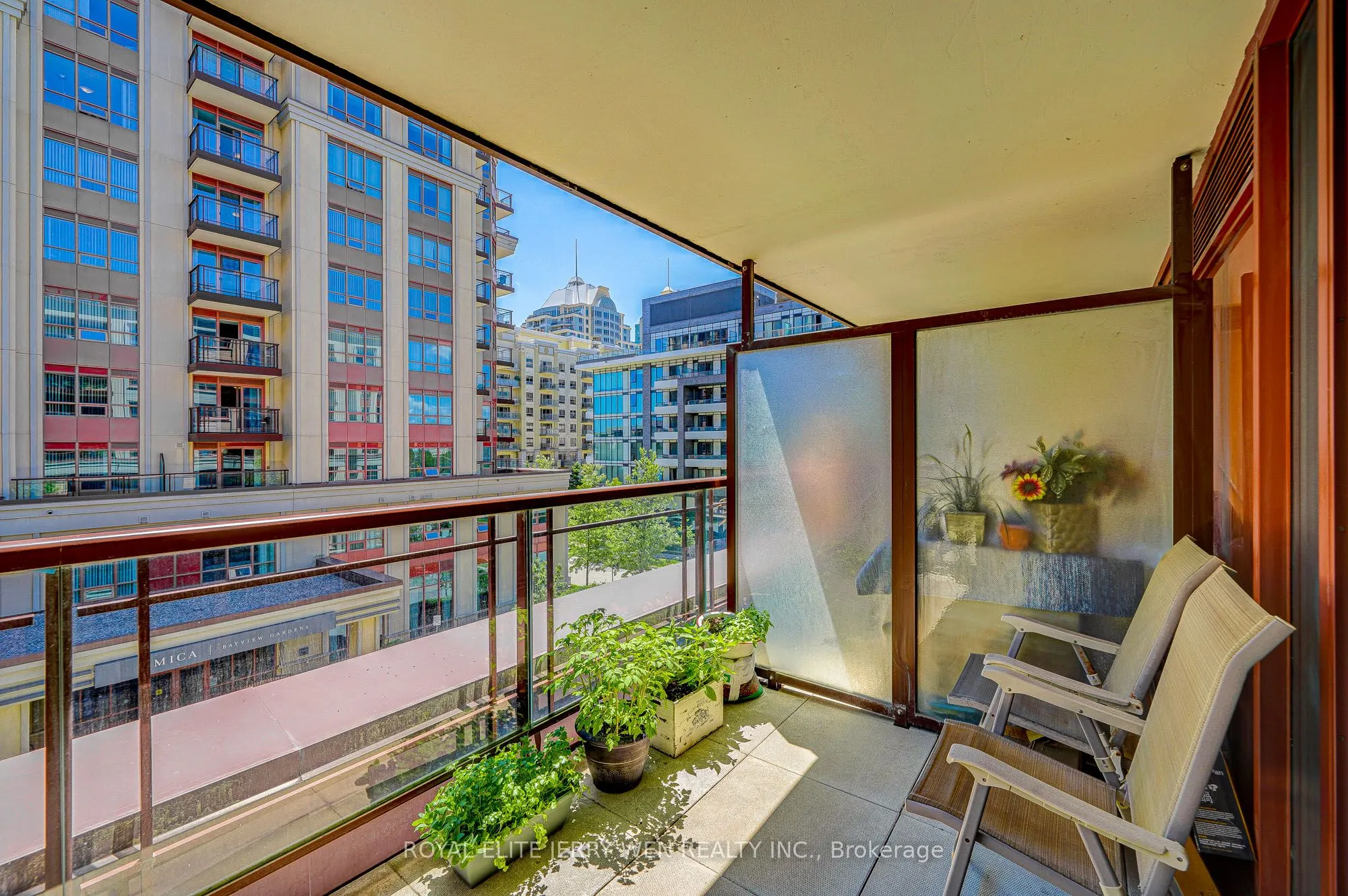 27 Rean Drive, #304