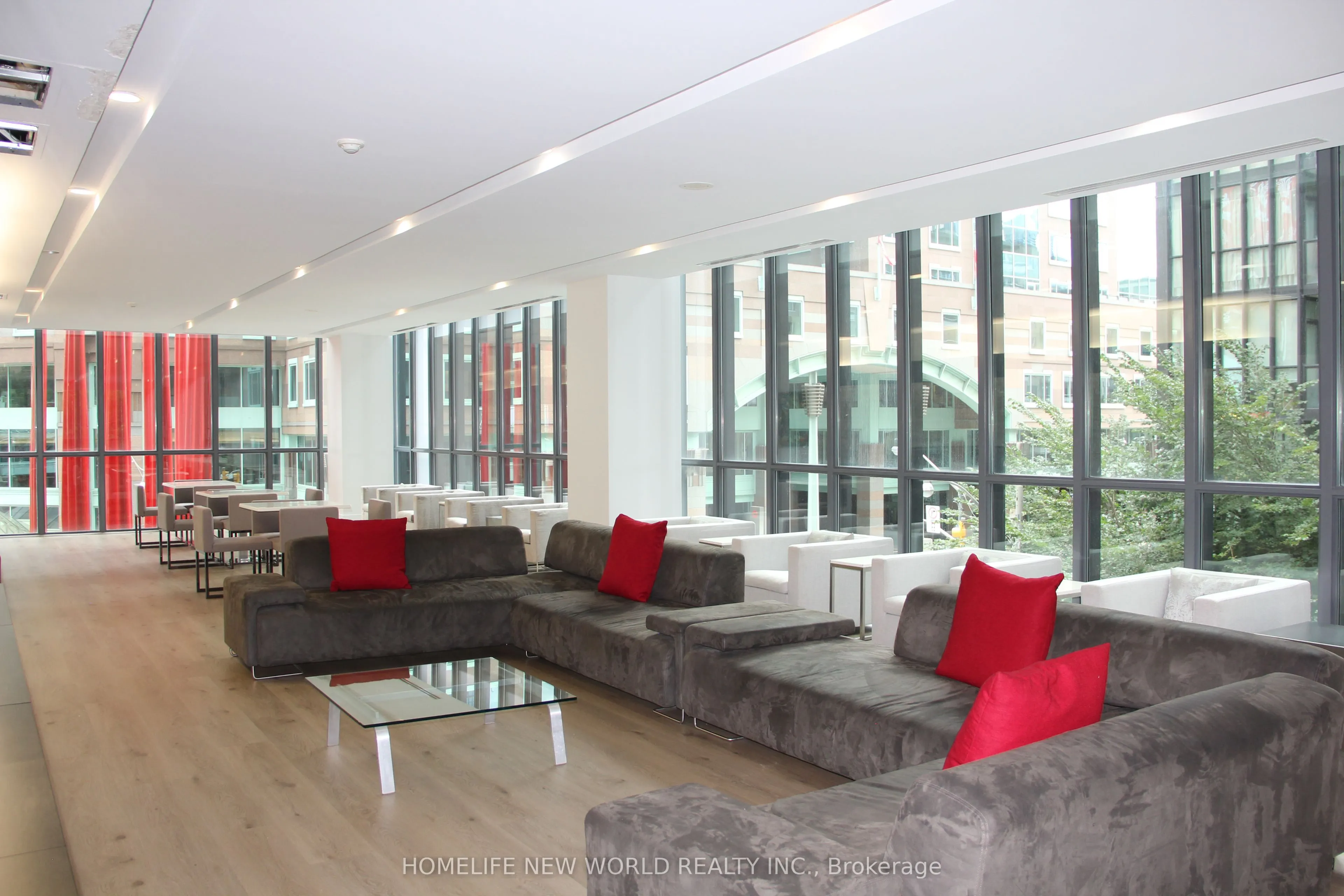 110 Charles Street E, #503