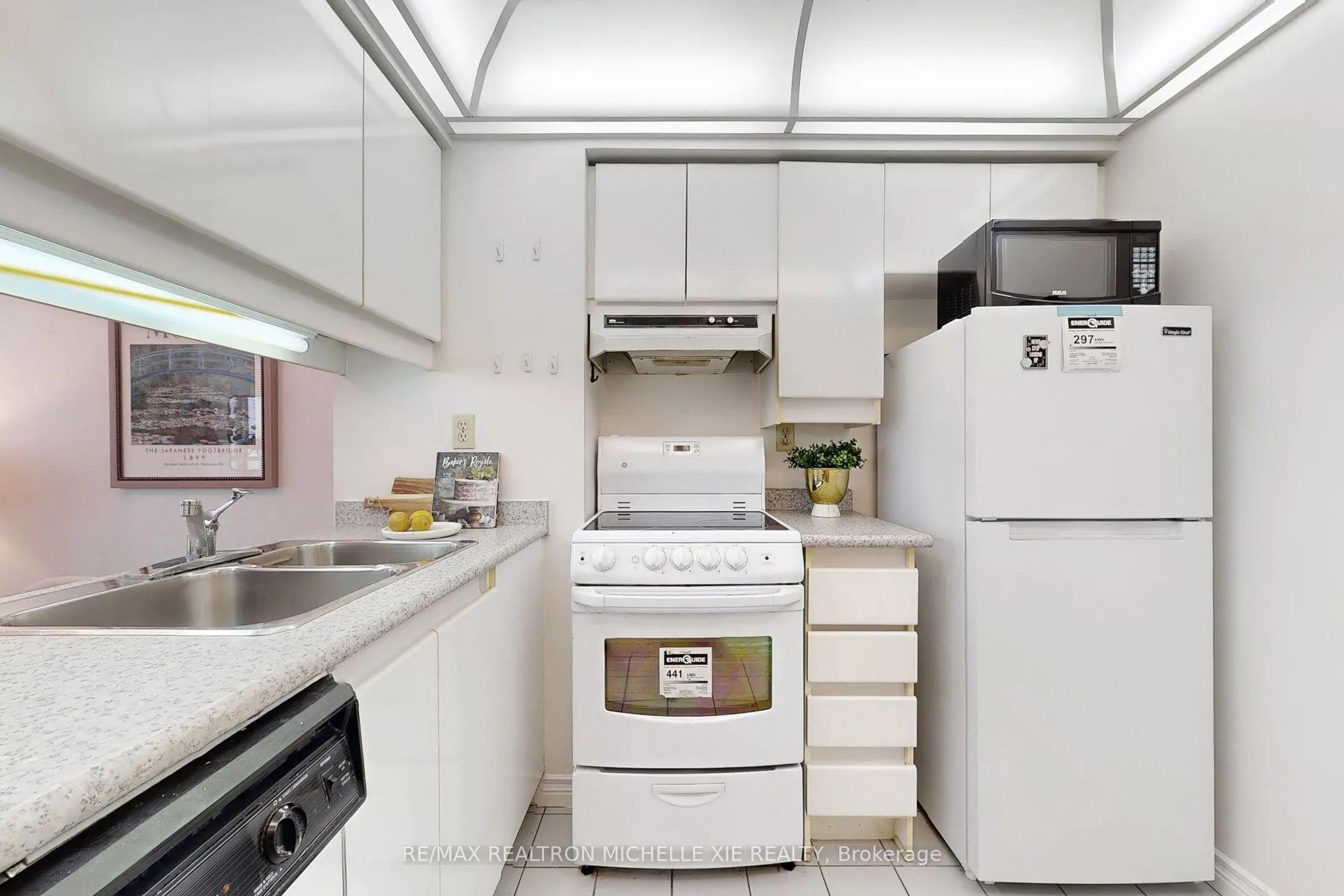 736 Bay Street, #1009