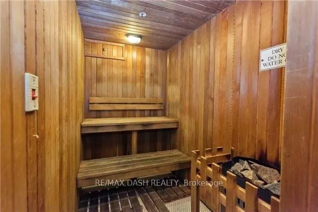 250 Wellington Street W, #742