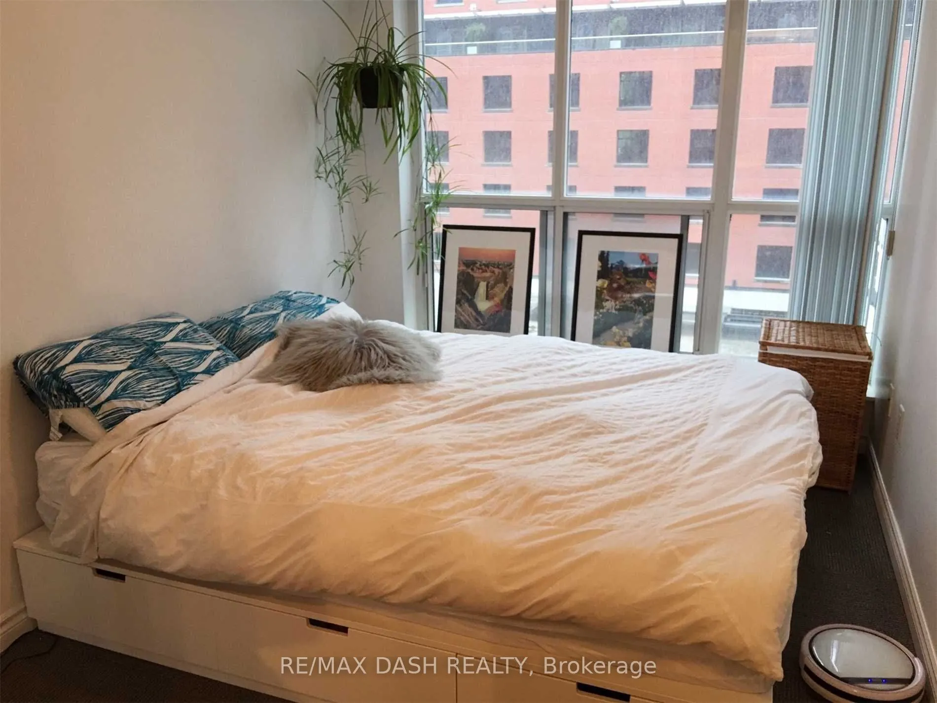 250 Wellington Street W, #742