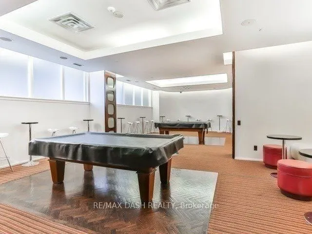 250 Wellington Street W, #742