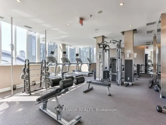 250 Wellington Street W, #742