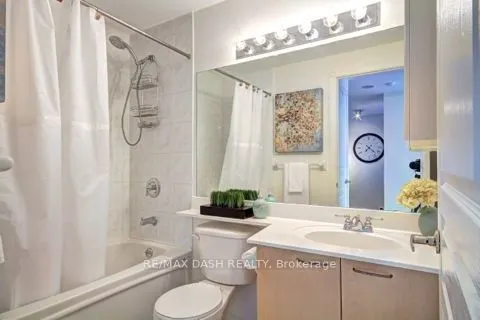 438 Richmond Street W, #1402