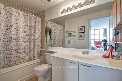 438 Richmond Street W, #1402