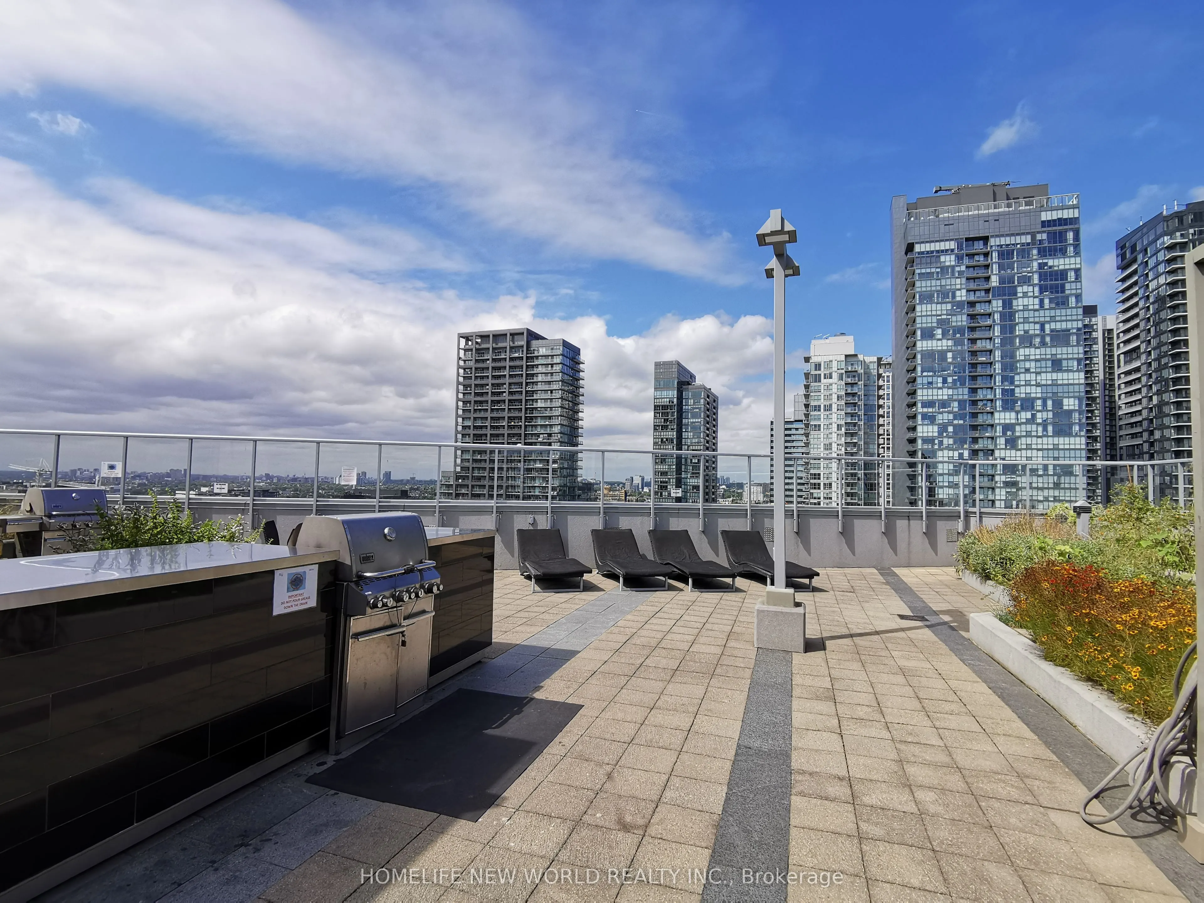 352 Front Street W, #905