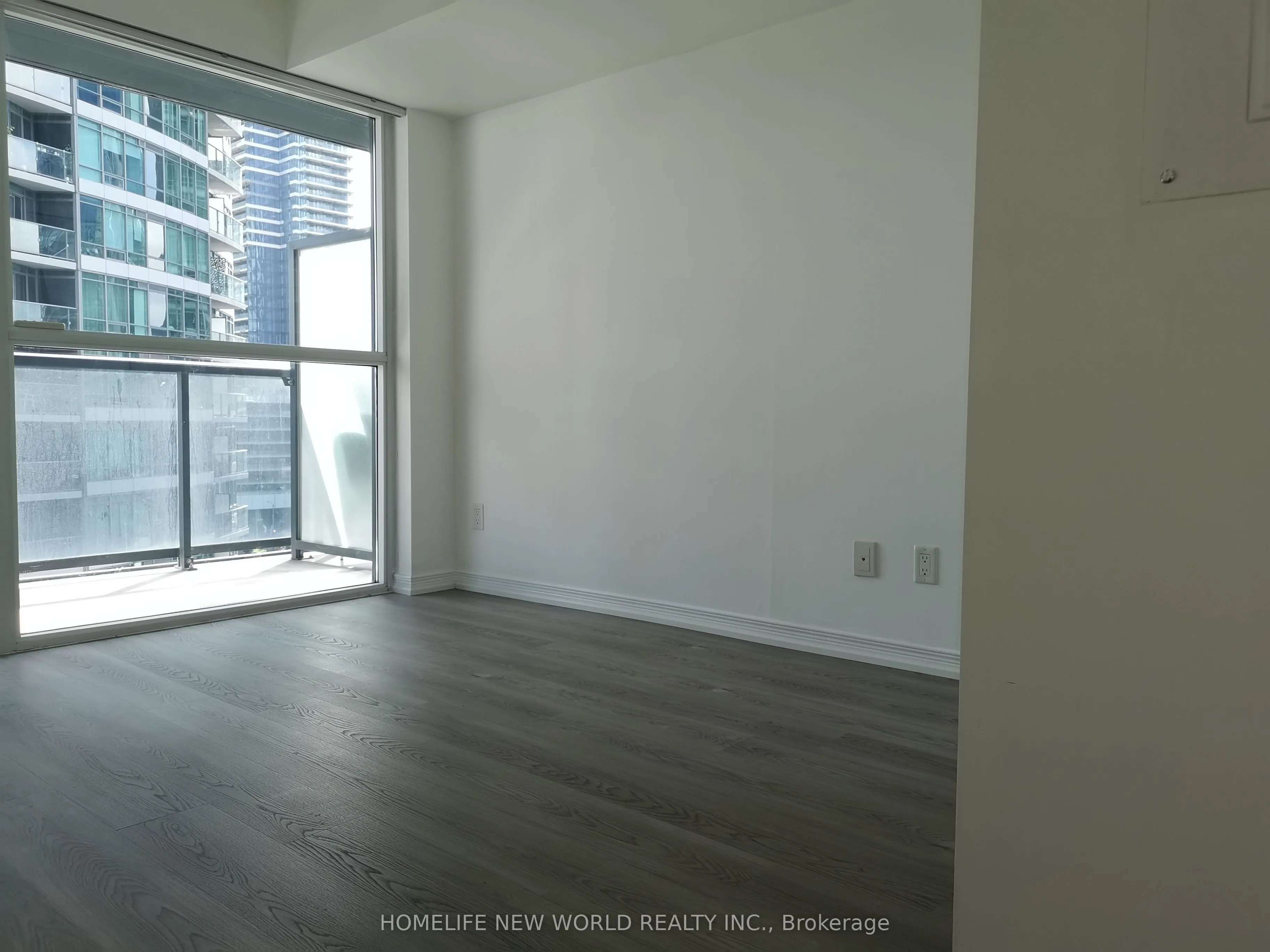 352 Front Street W, #905